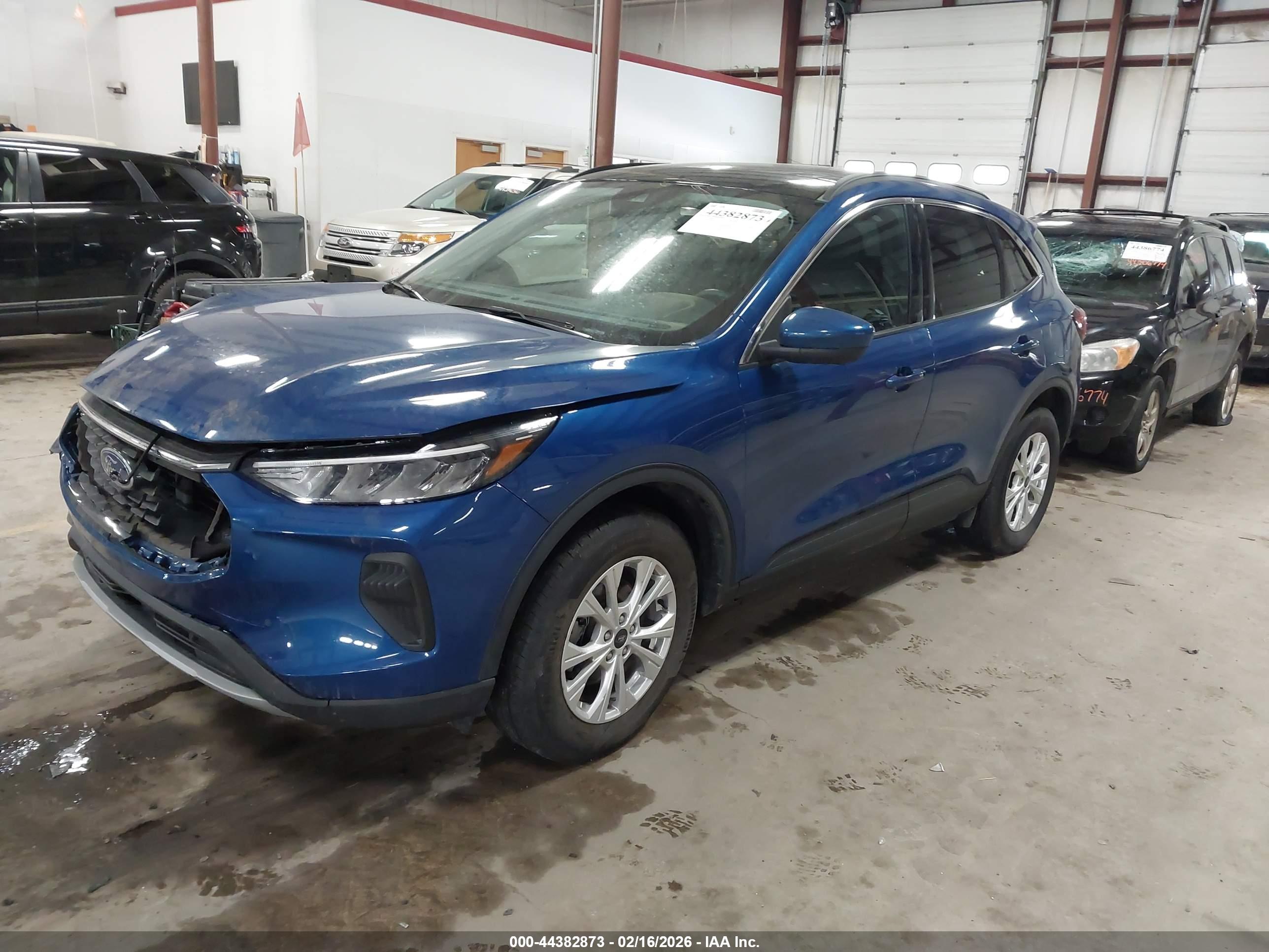 FORD ESCAPE image 2