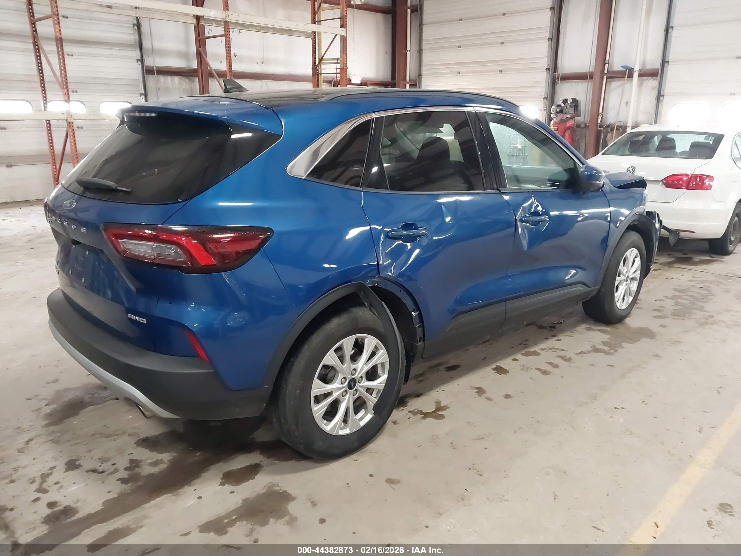 FORD ESCAPE image 4