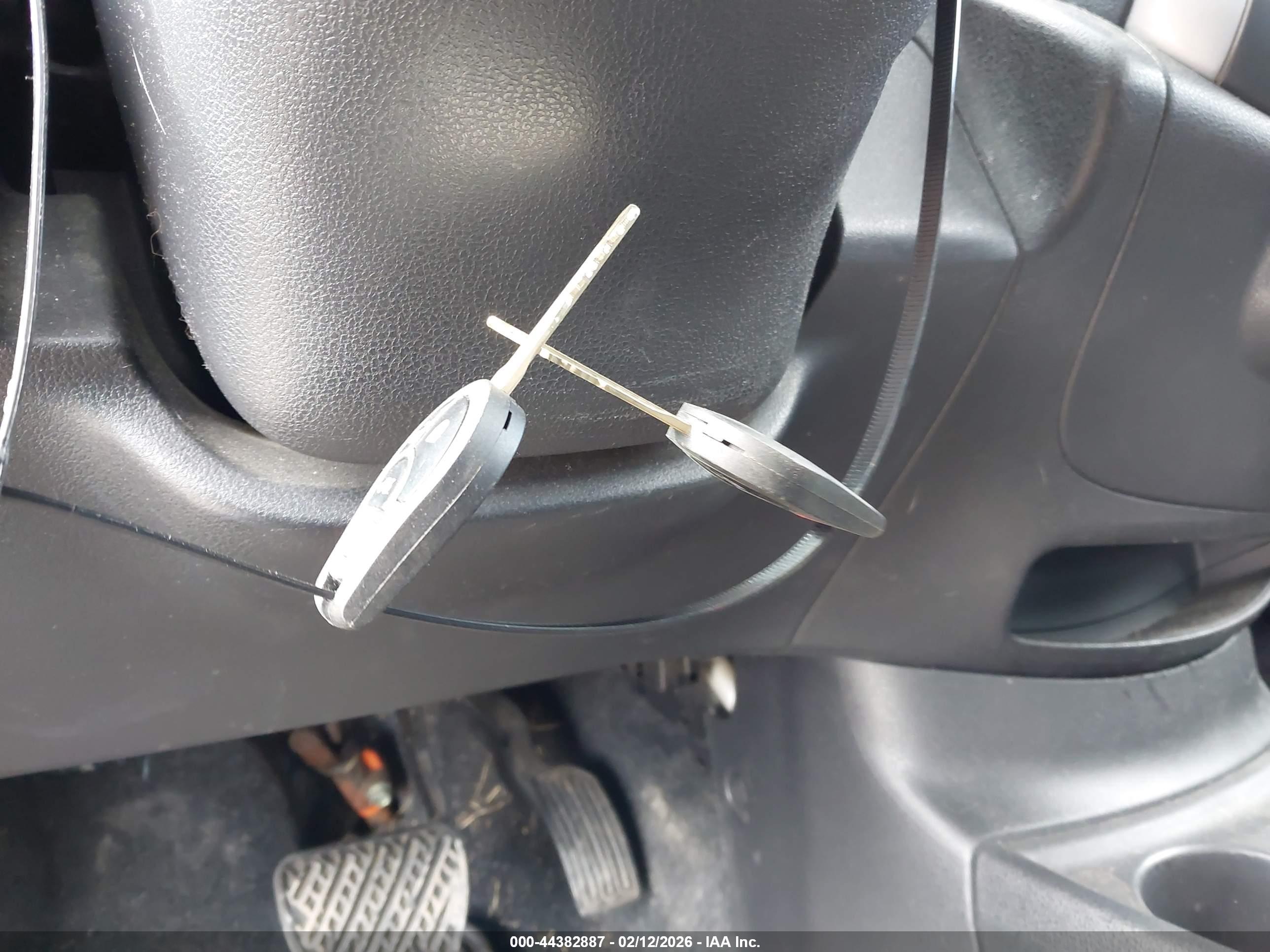 NISSAN VERSA image 11