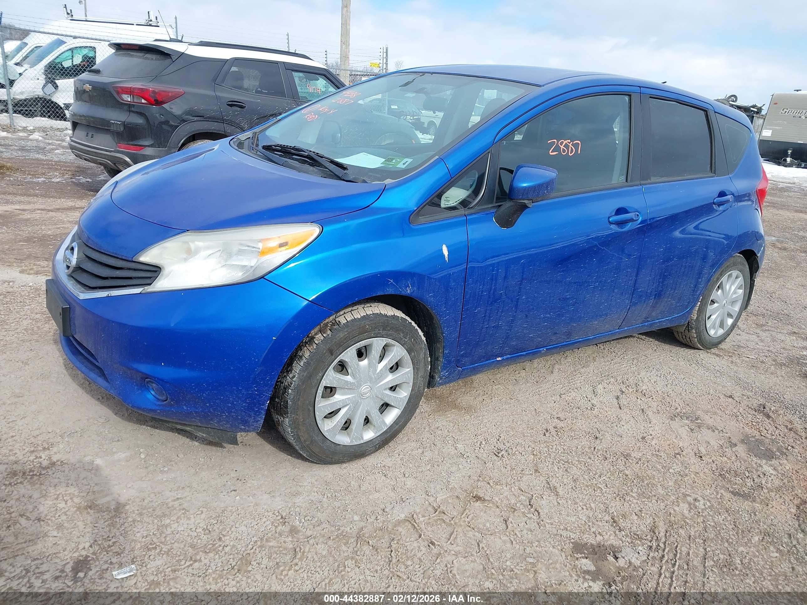 NISSAN VERSA image 2