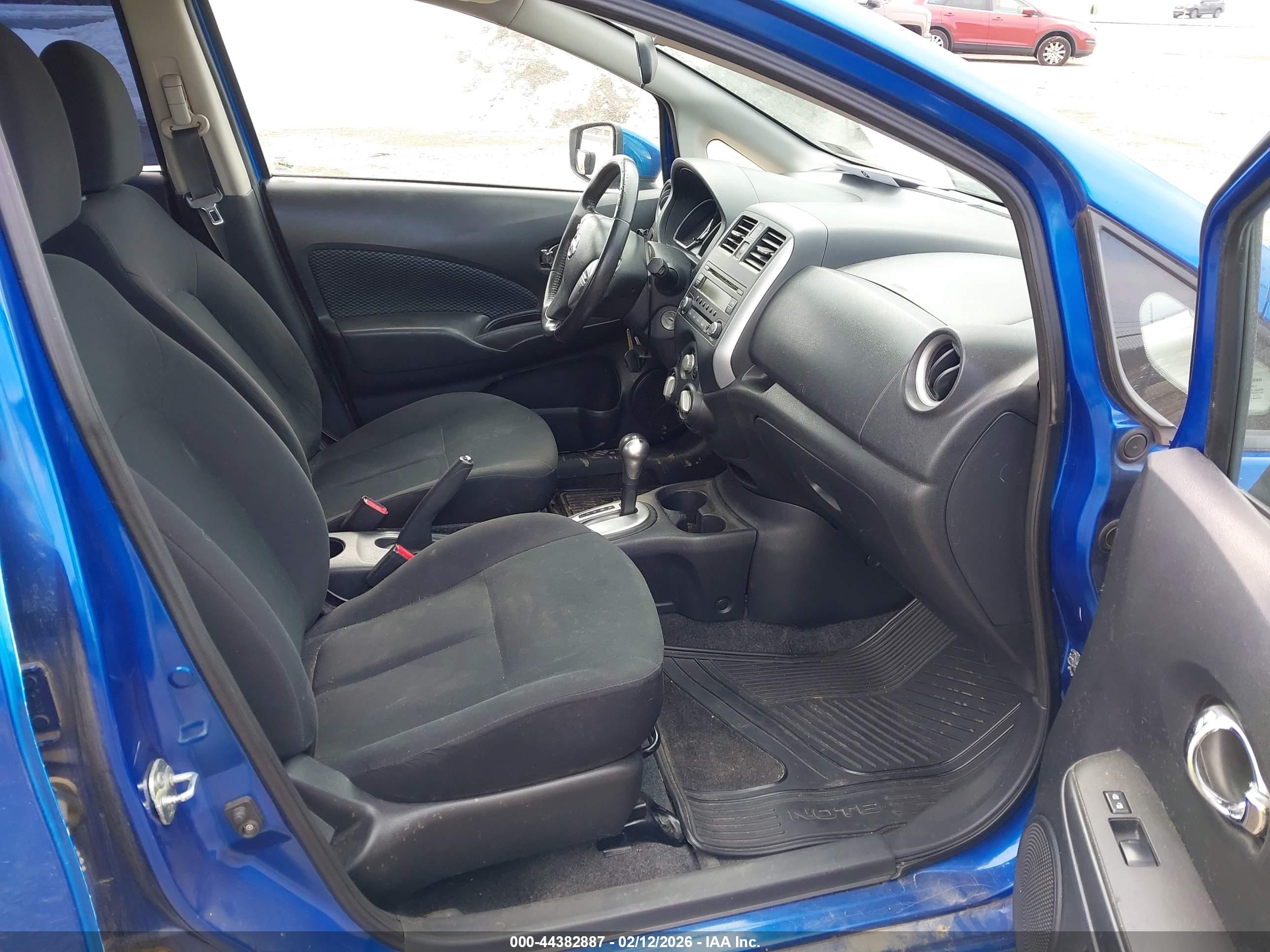 NISSAN VERSA image 5