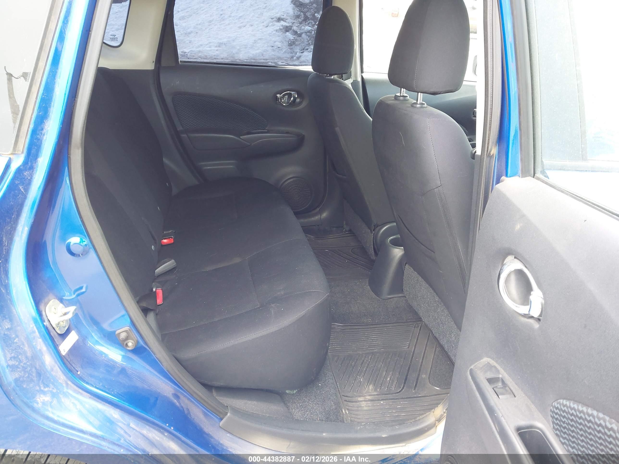 NISSAN VERSA image 8
