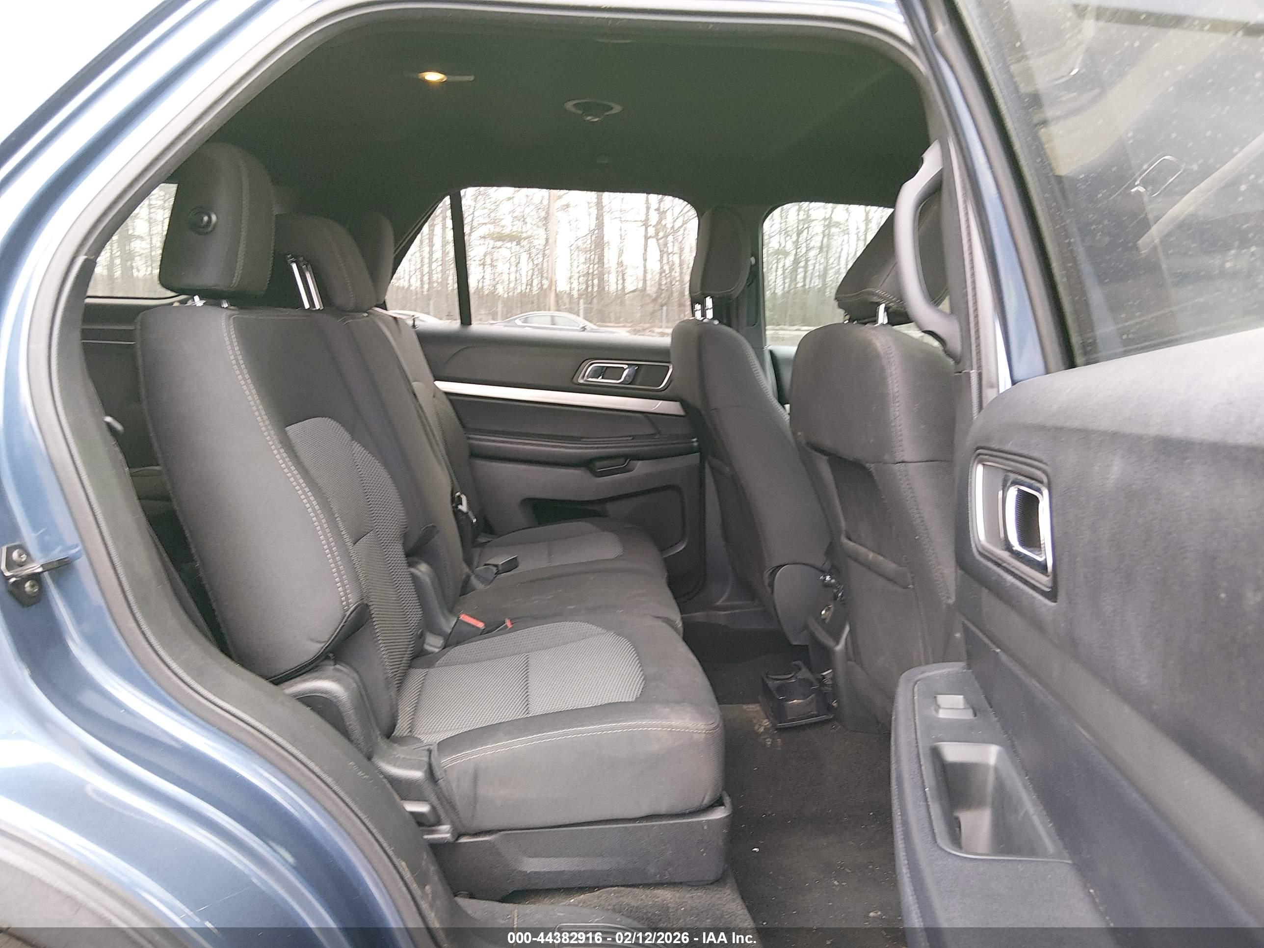 FORD EXPLORER image 8