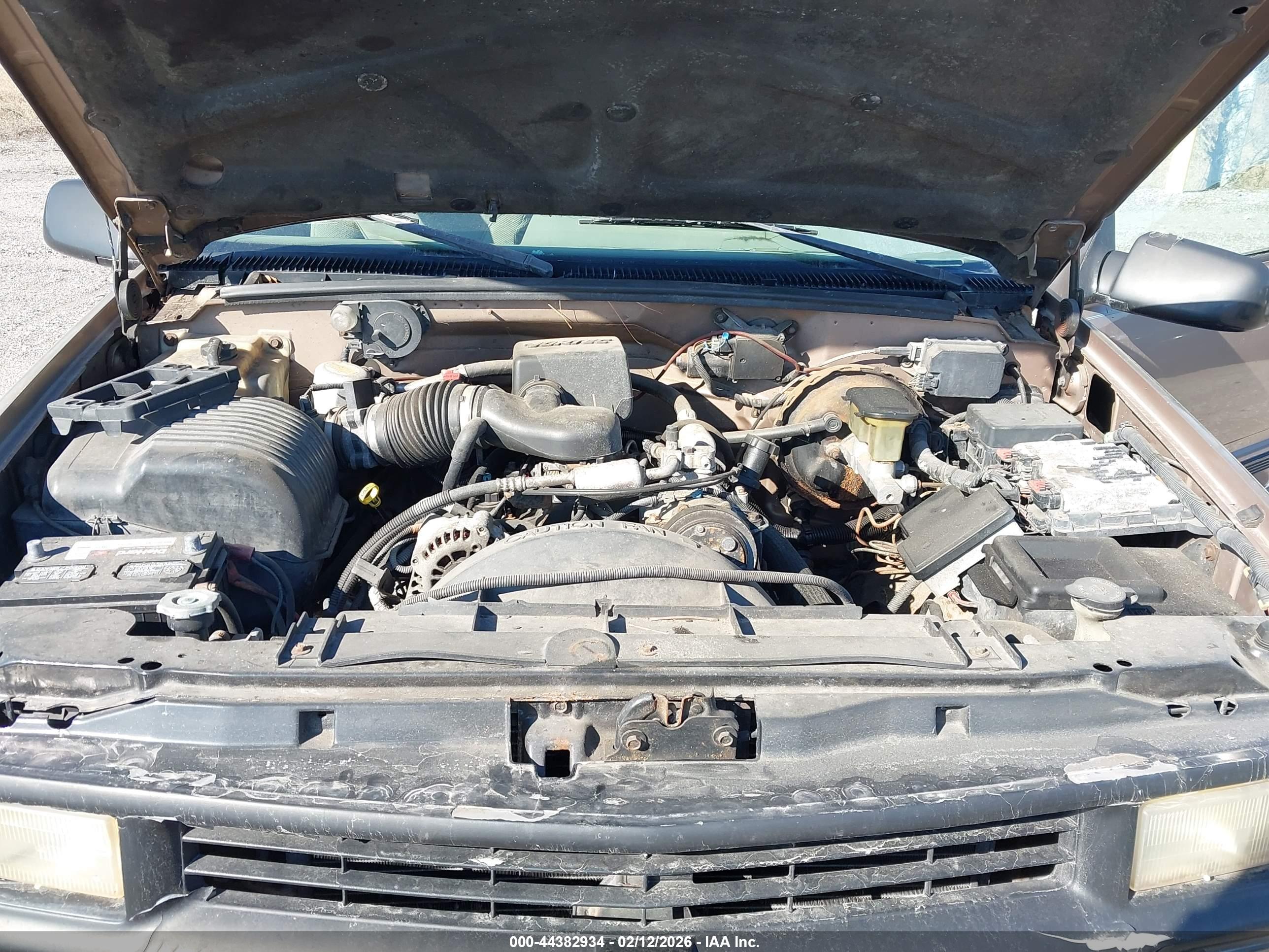 CHEVROLET GMT-400 image 10
