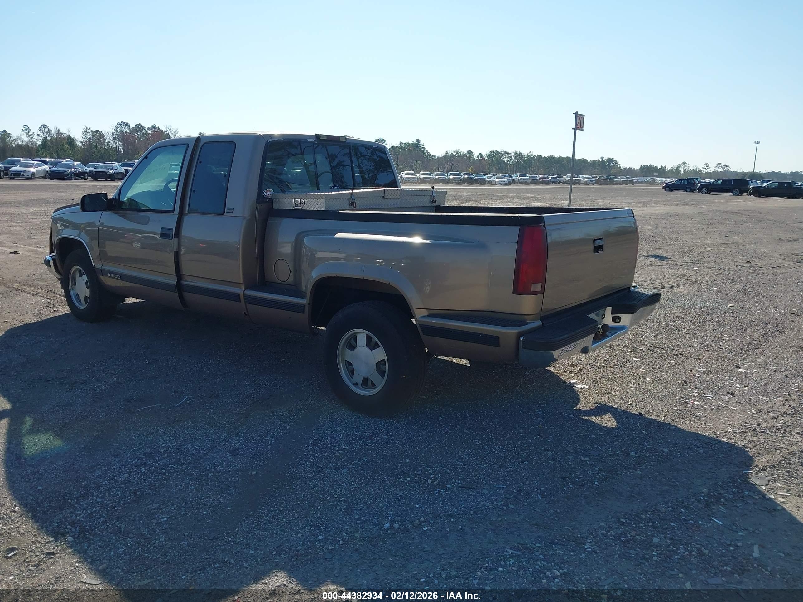 CHEVROLET GMT-400 image 3