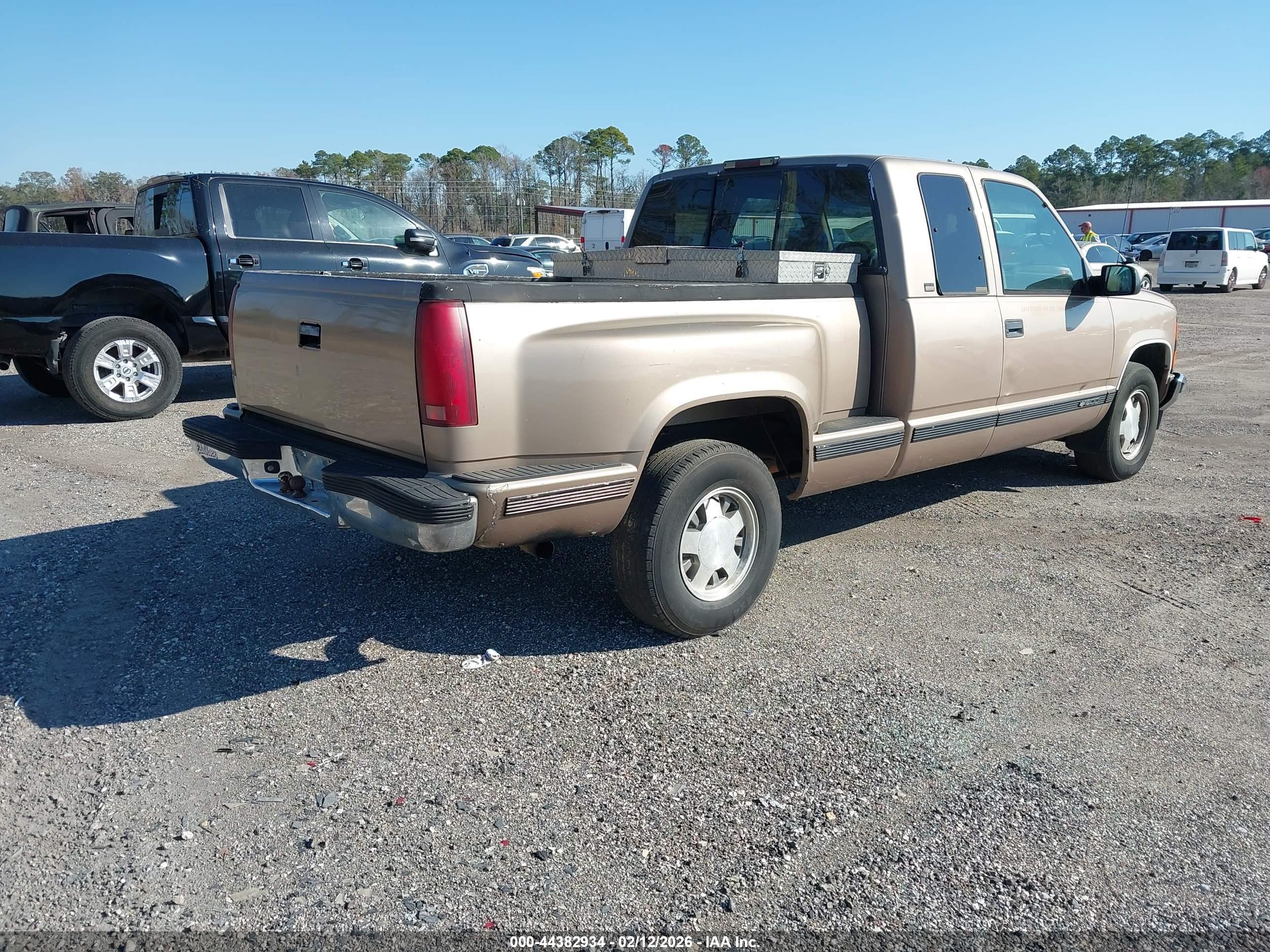 CHEVROLET GMT-400 image 4