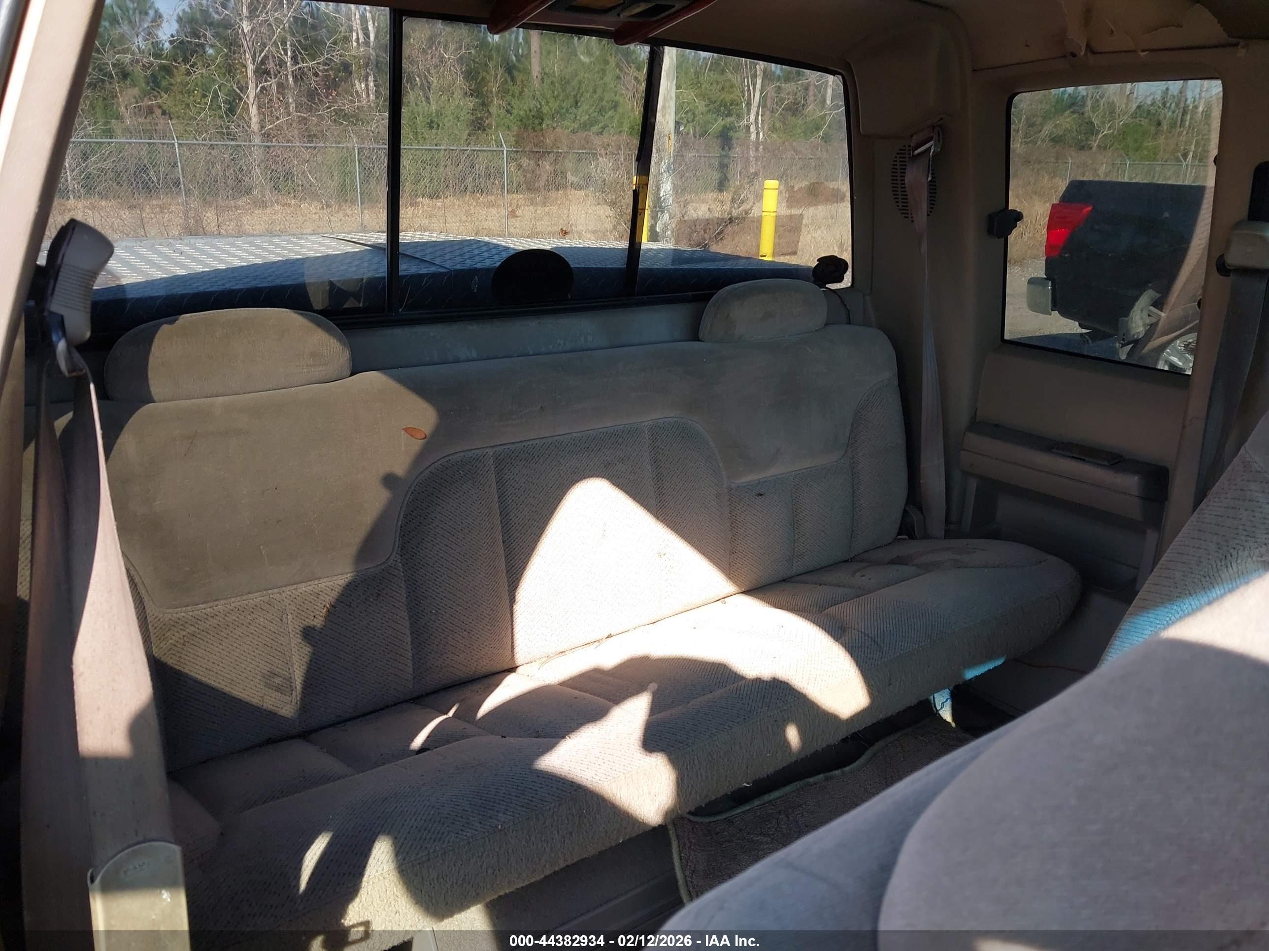 CHEVROLET GMT-400 image 8