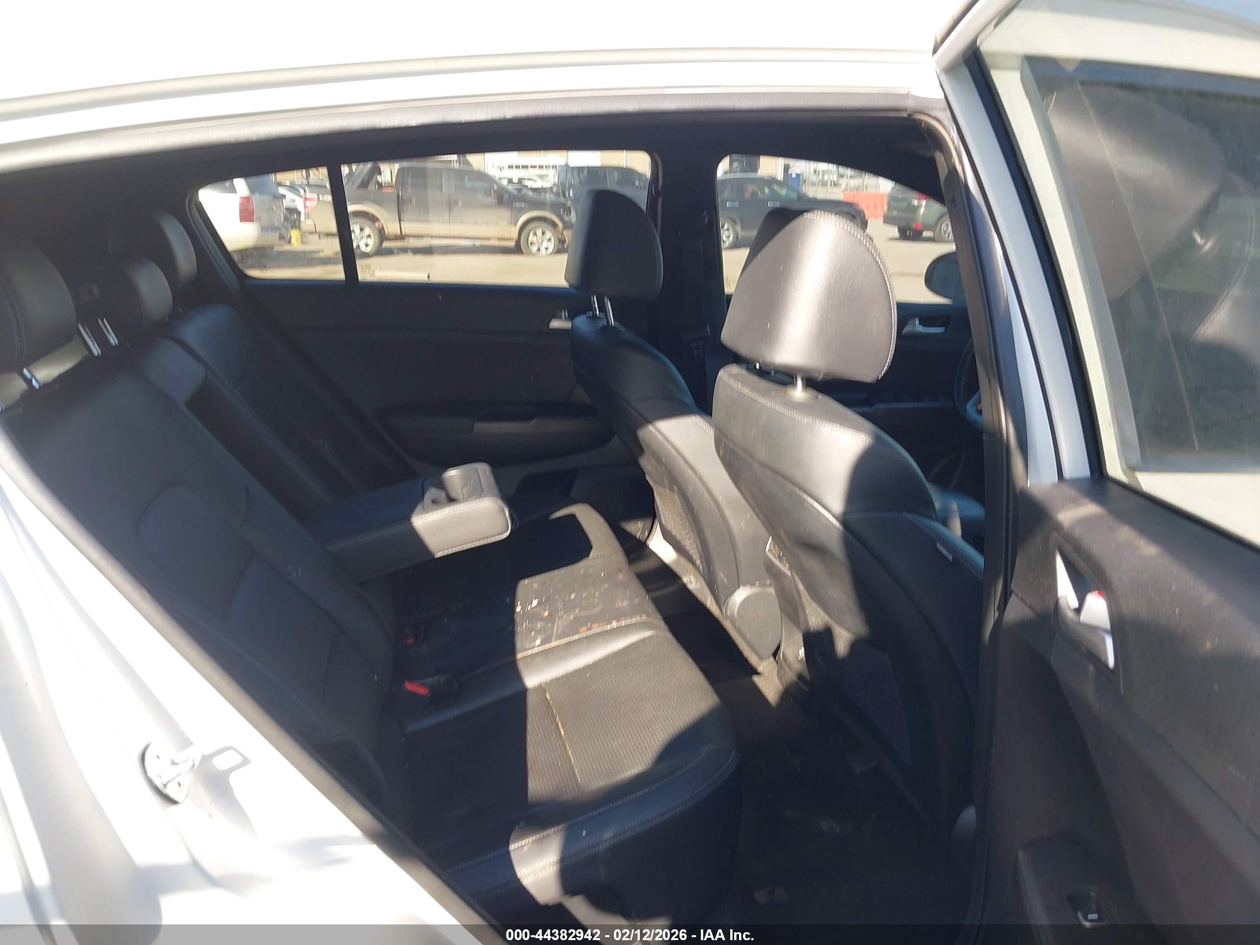 KIA SPORTAGE image 8