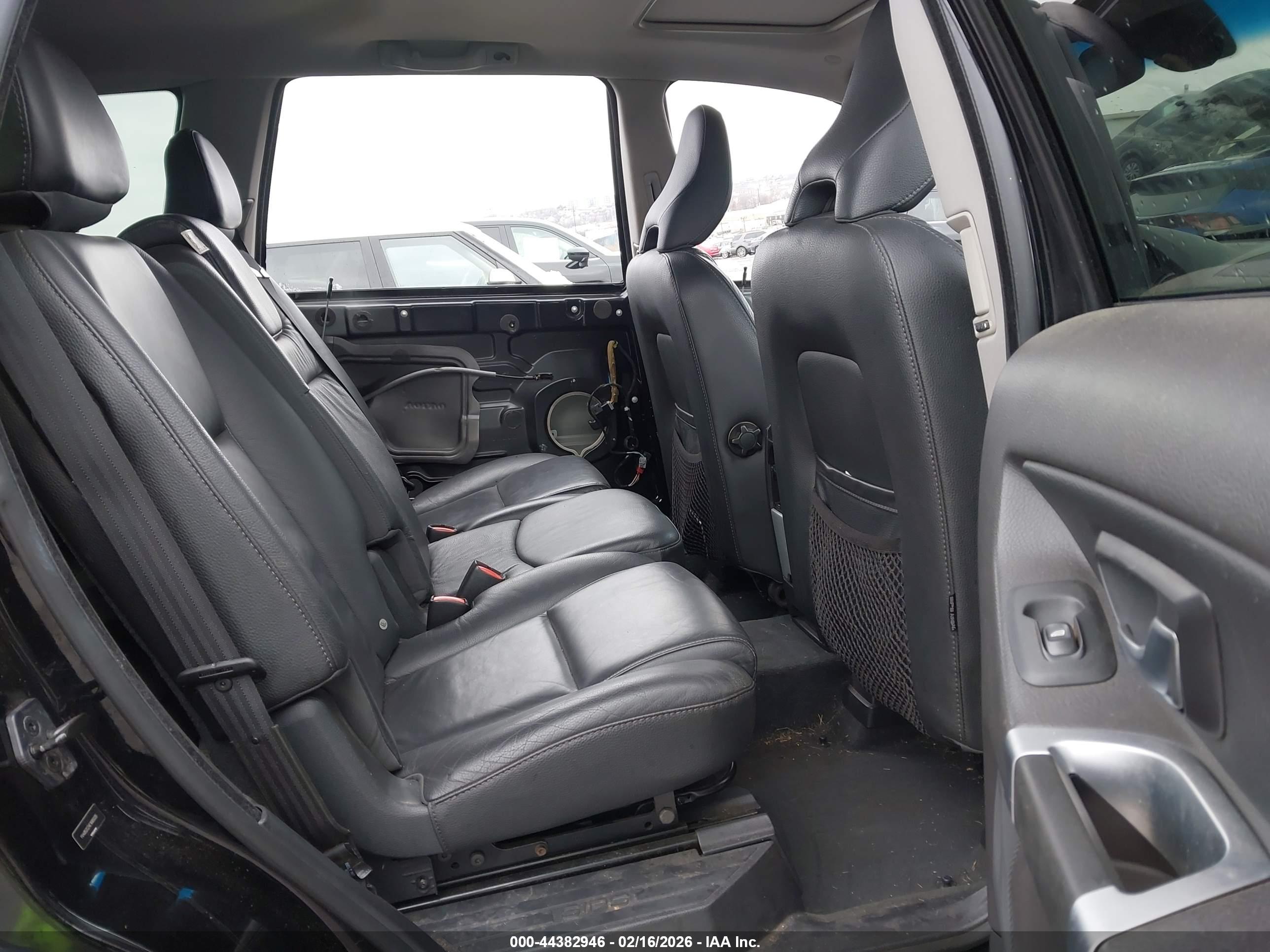 VOLVO XC90 image 8