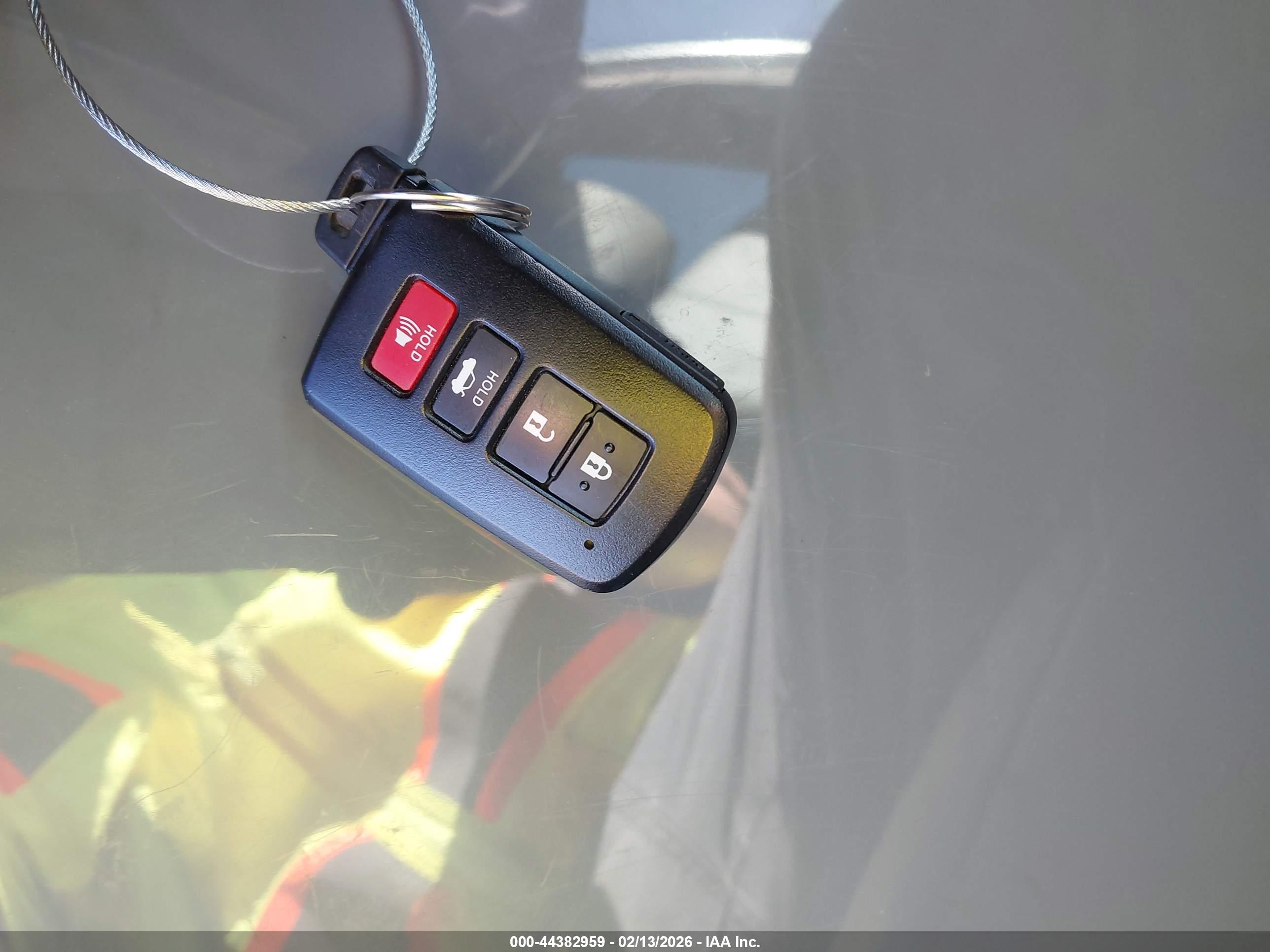 TOYOTA AVALON image 11