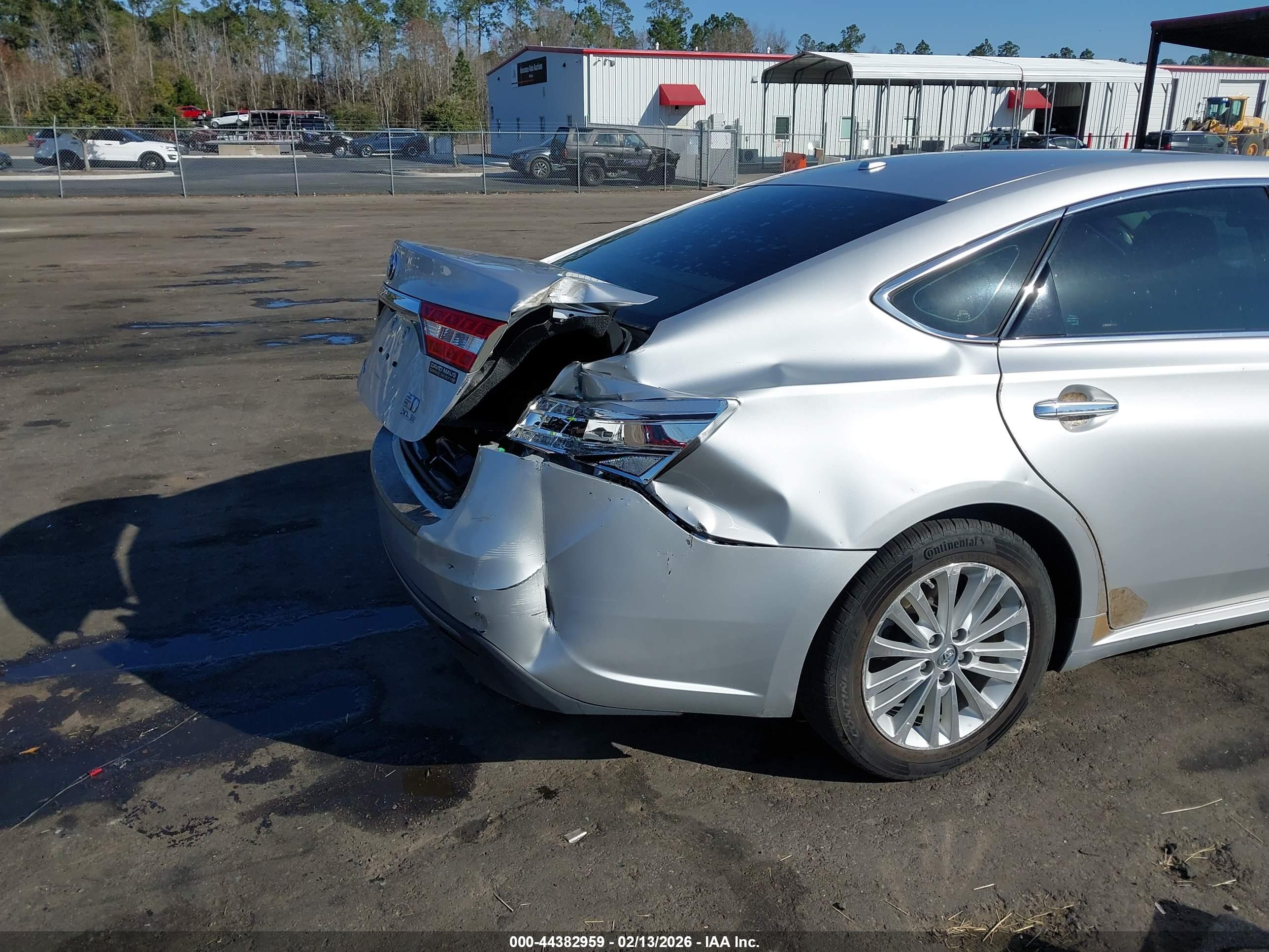 TOYOTA AVALON image 6
