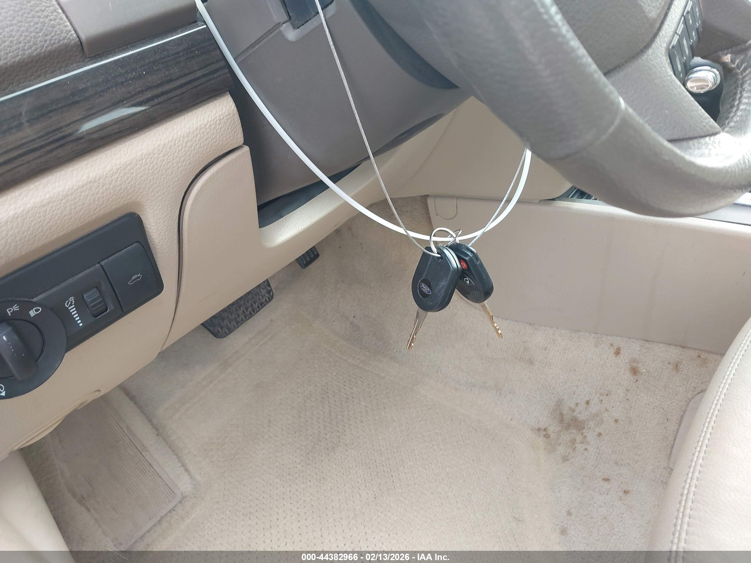 FORD FUSION image 11