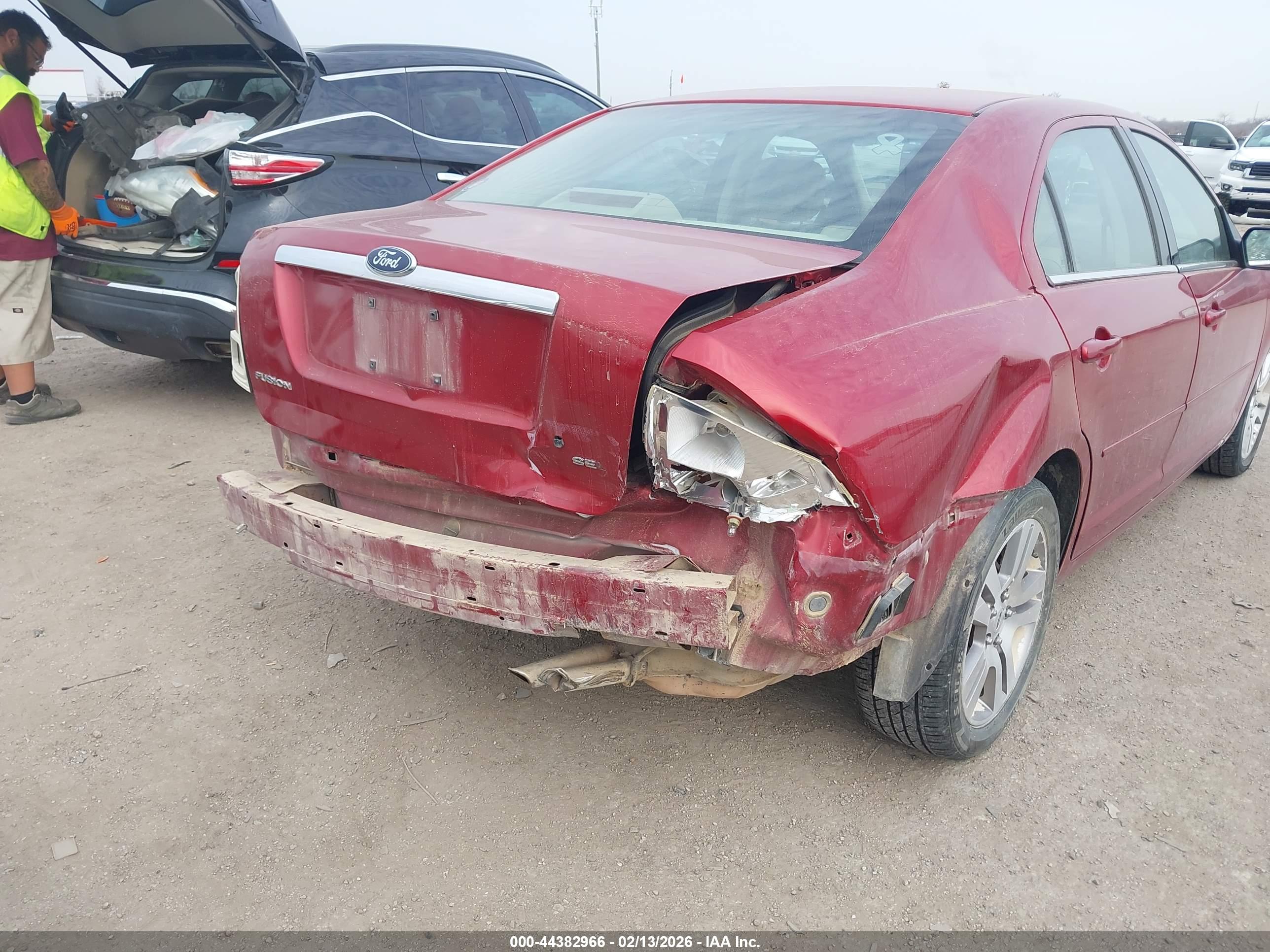 FORD FUSION image 6
