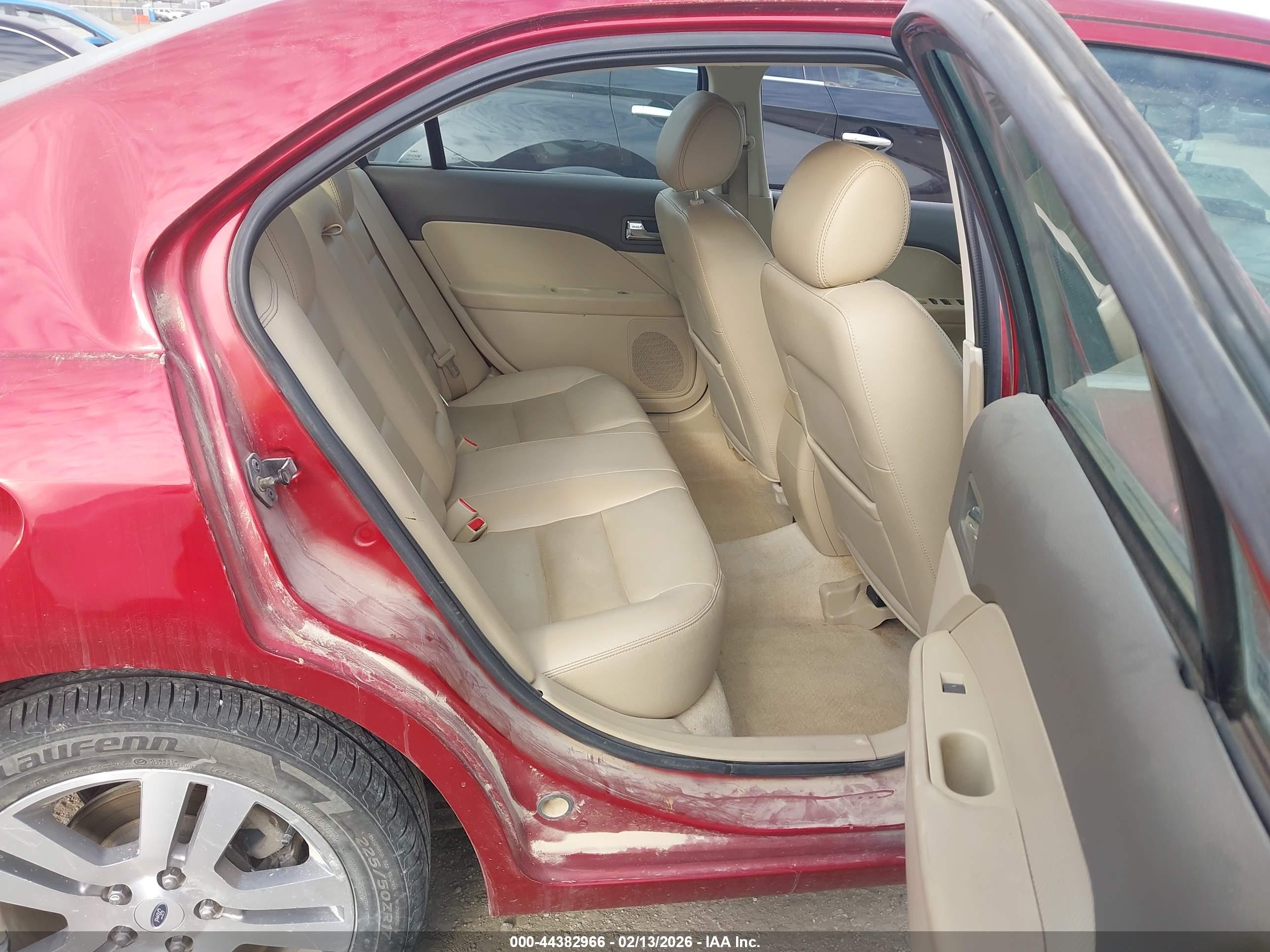FORD FUSION image 8