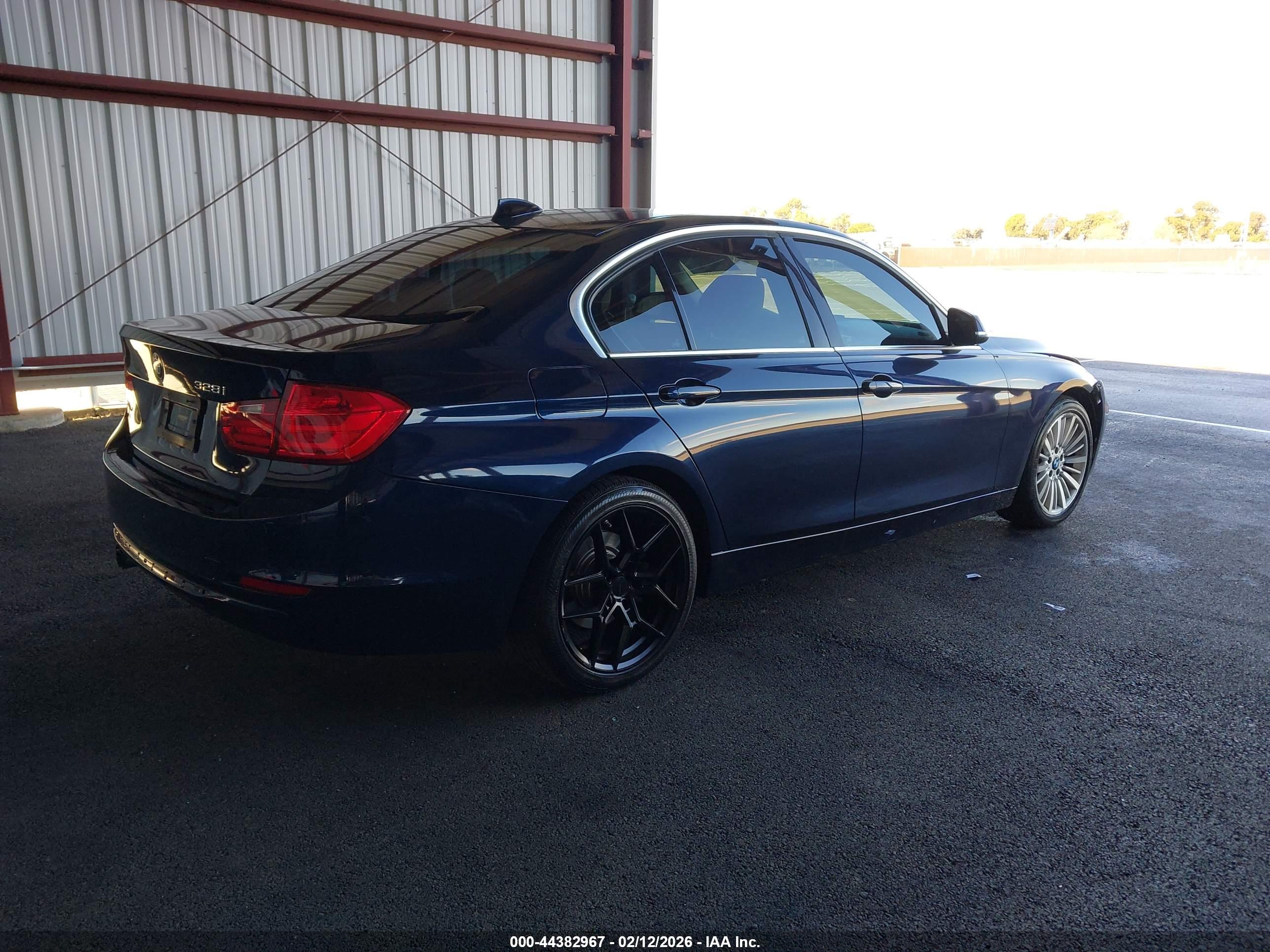 BMW 328I image 4