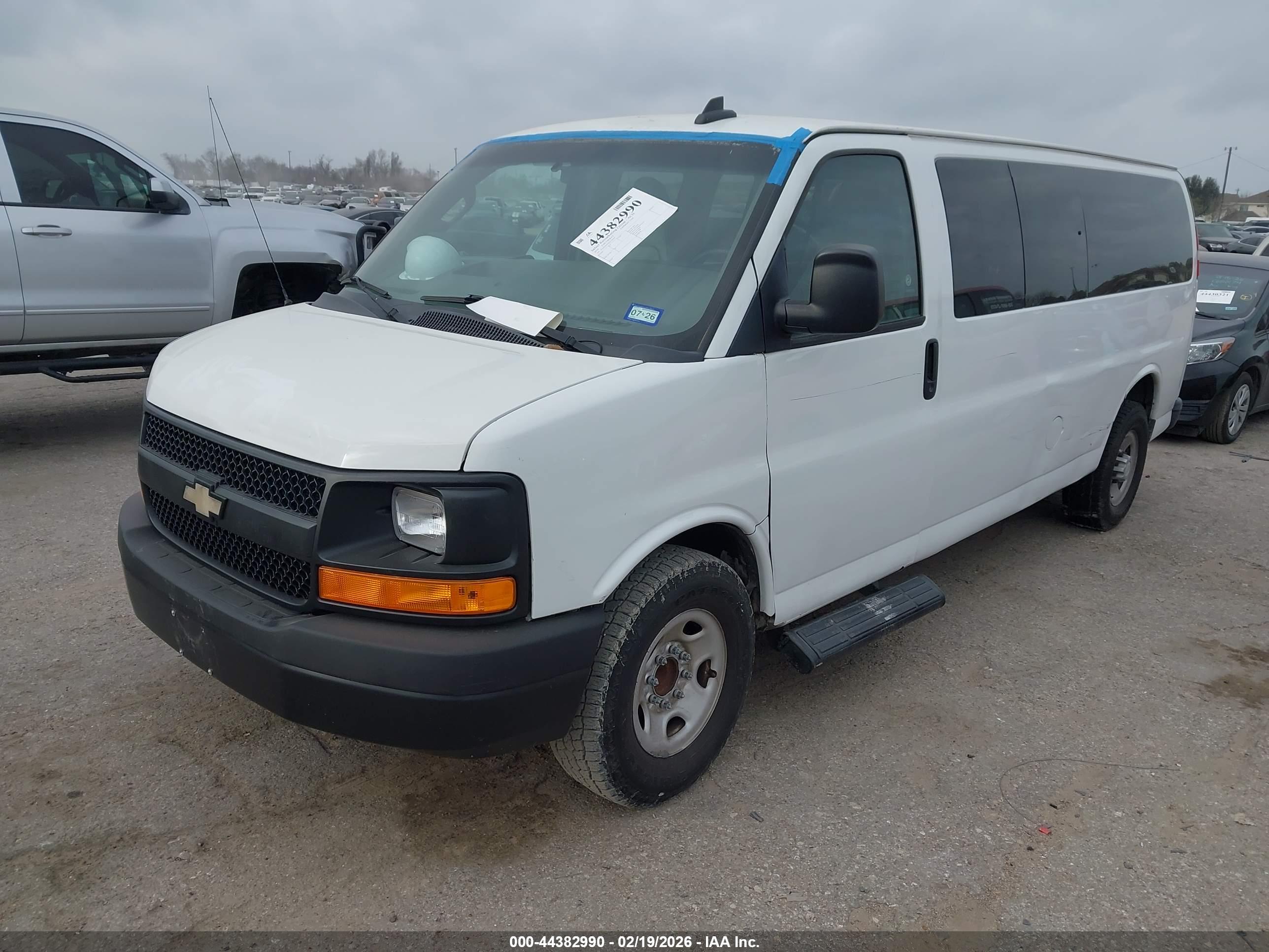 CHEVROLET EXPRESS image 2