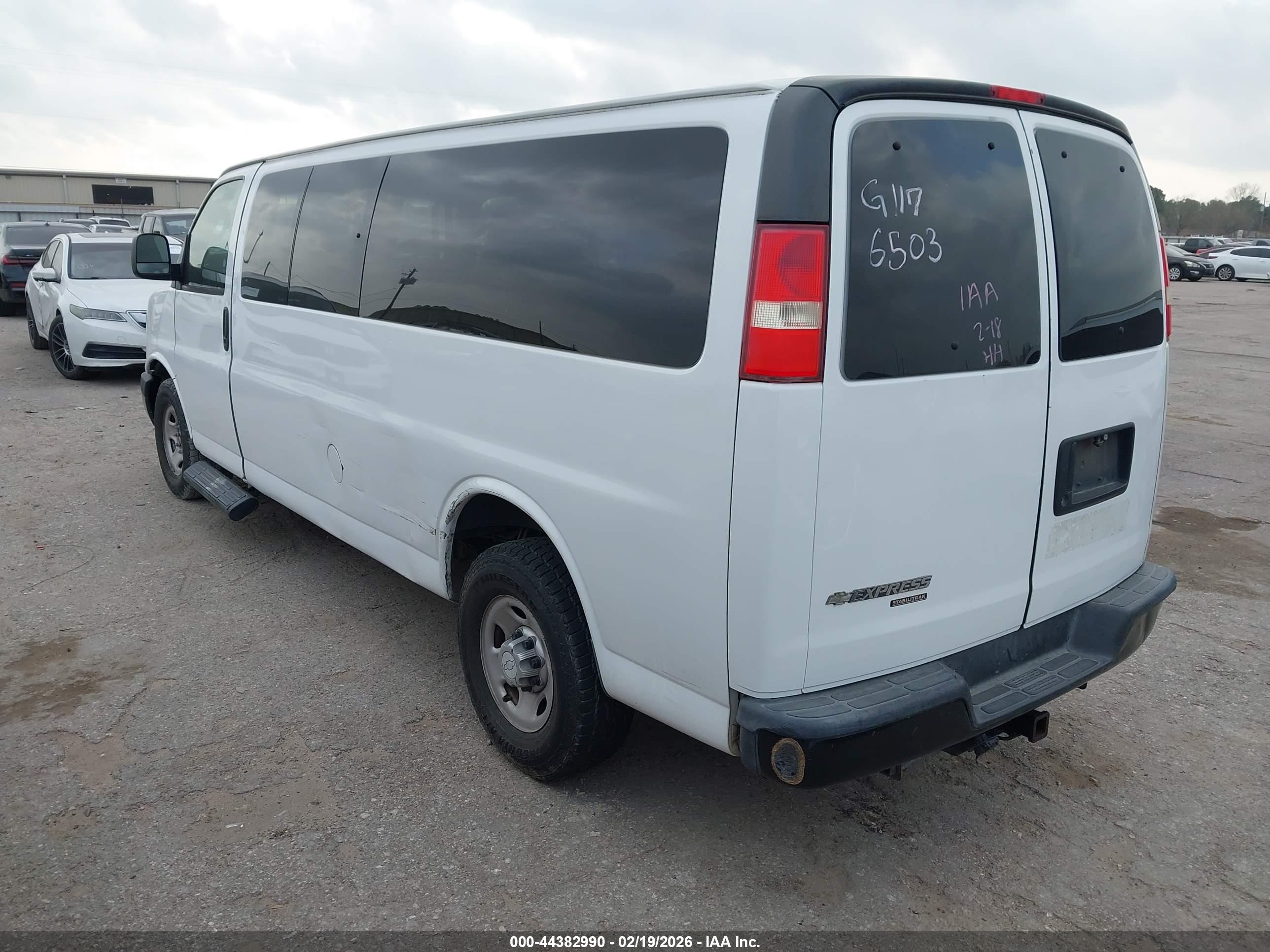 CHEVROLET EXPRESS image 3