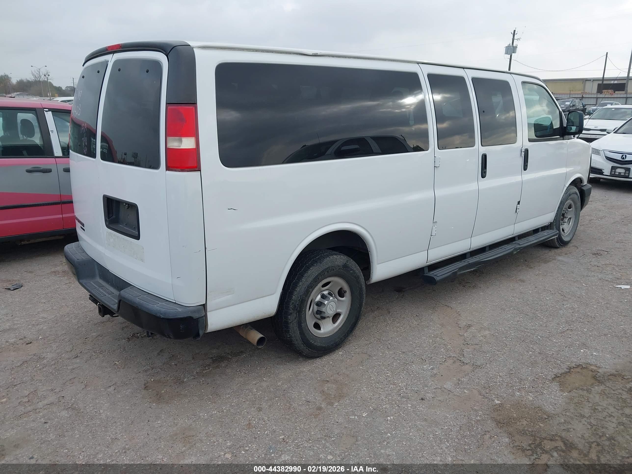 CHEVROLET EXPRESS image 4