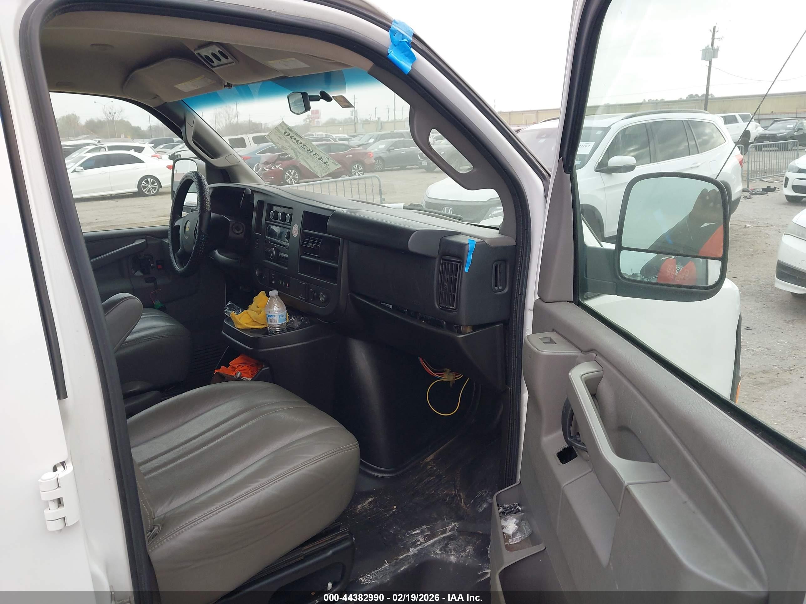 CHEVROLET EXPRESS image 5