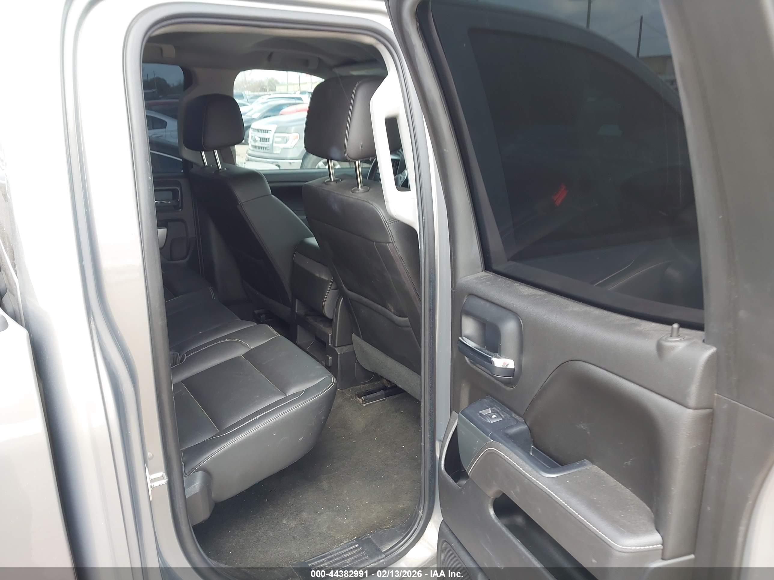 CHEVROLET SILVERADO image 8