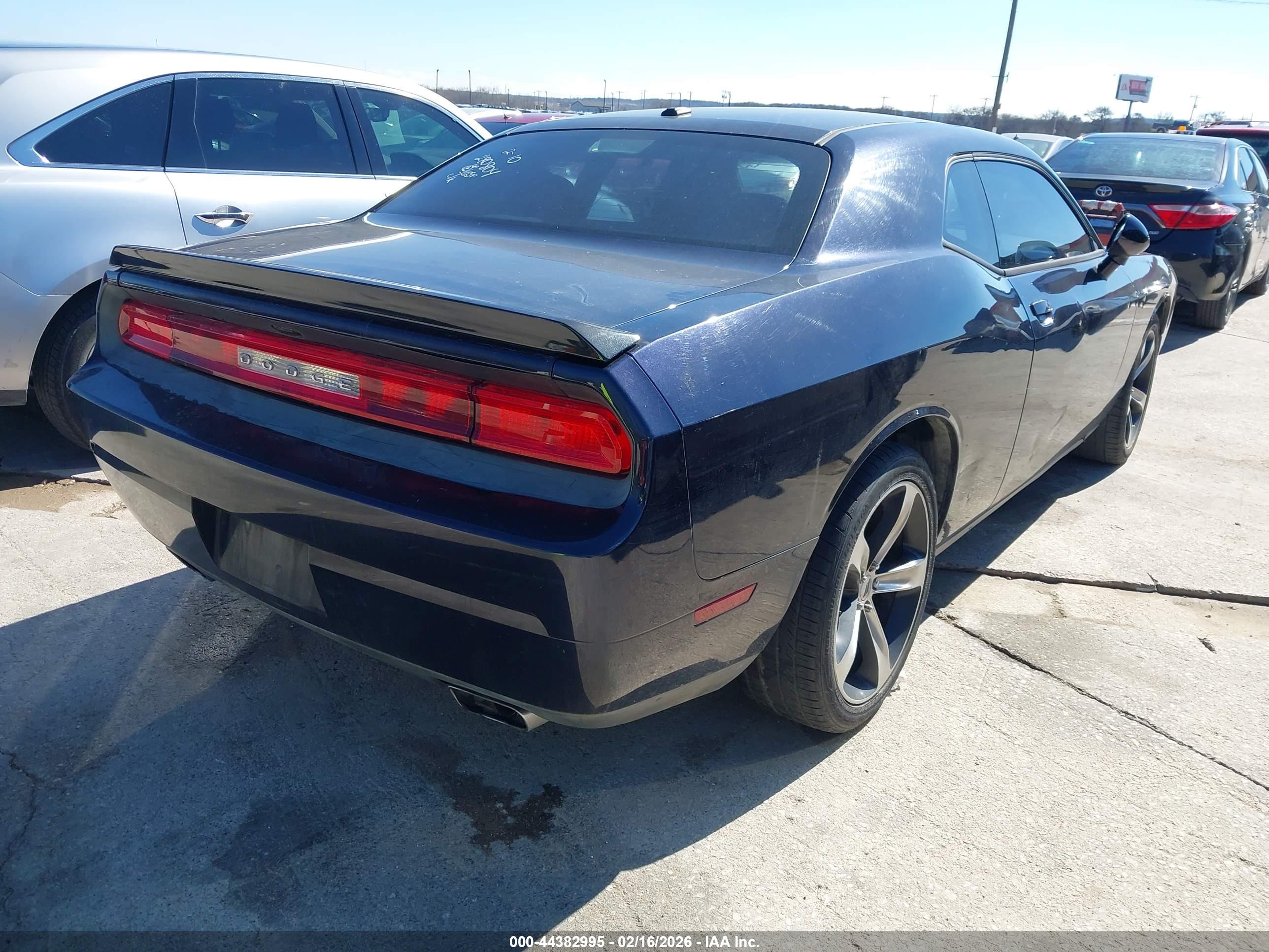DODGE CHALLENGER image 4