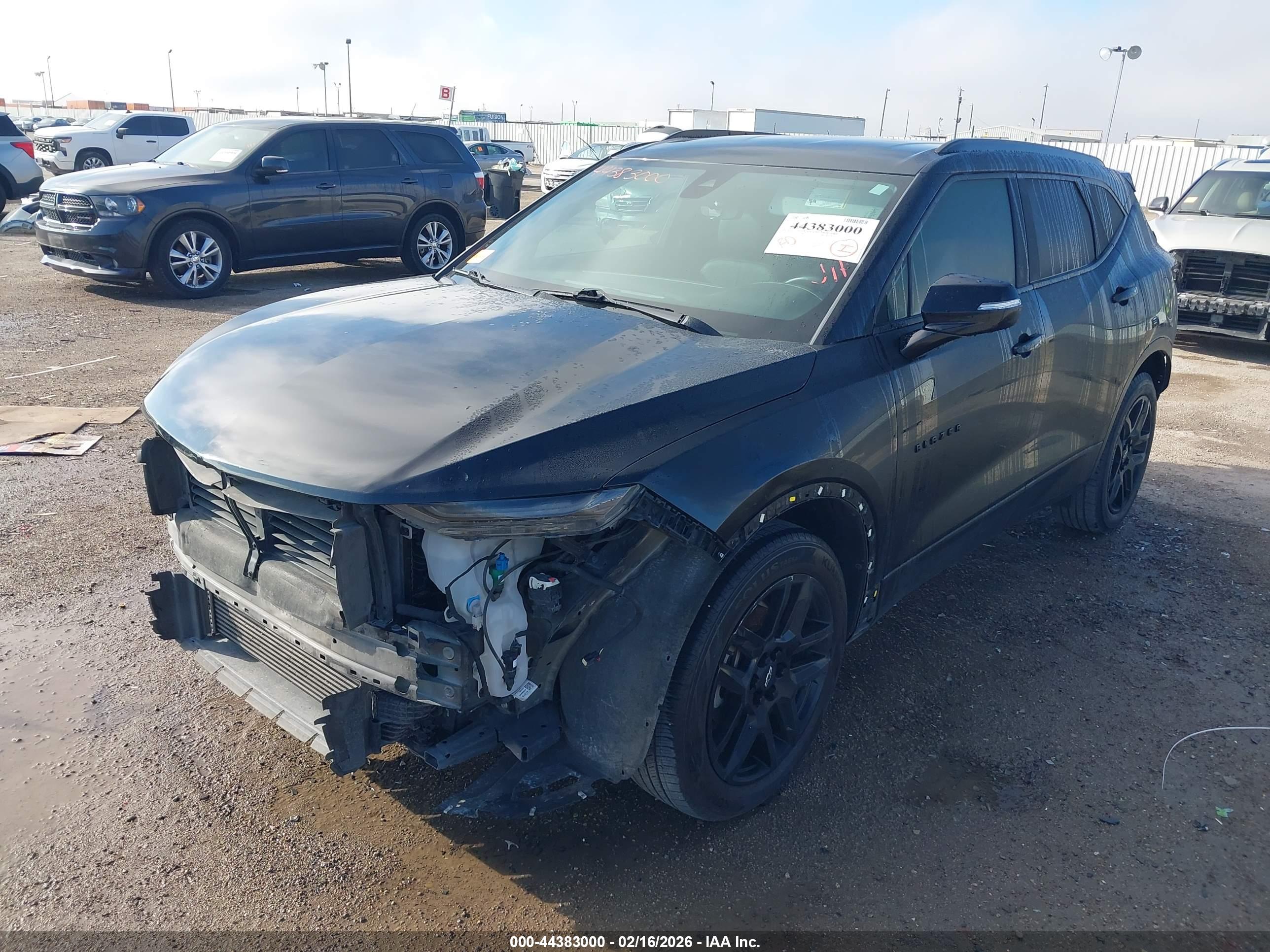 CHEVROLET BLAZER image 2
