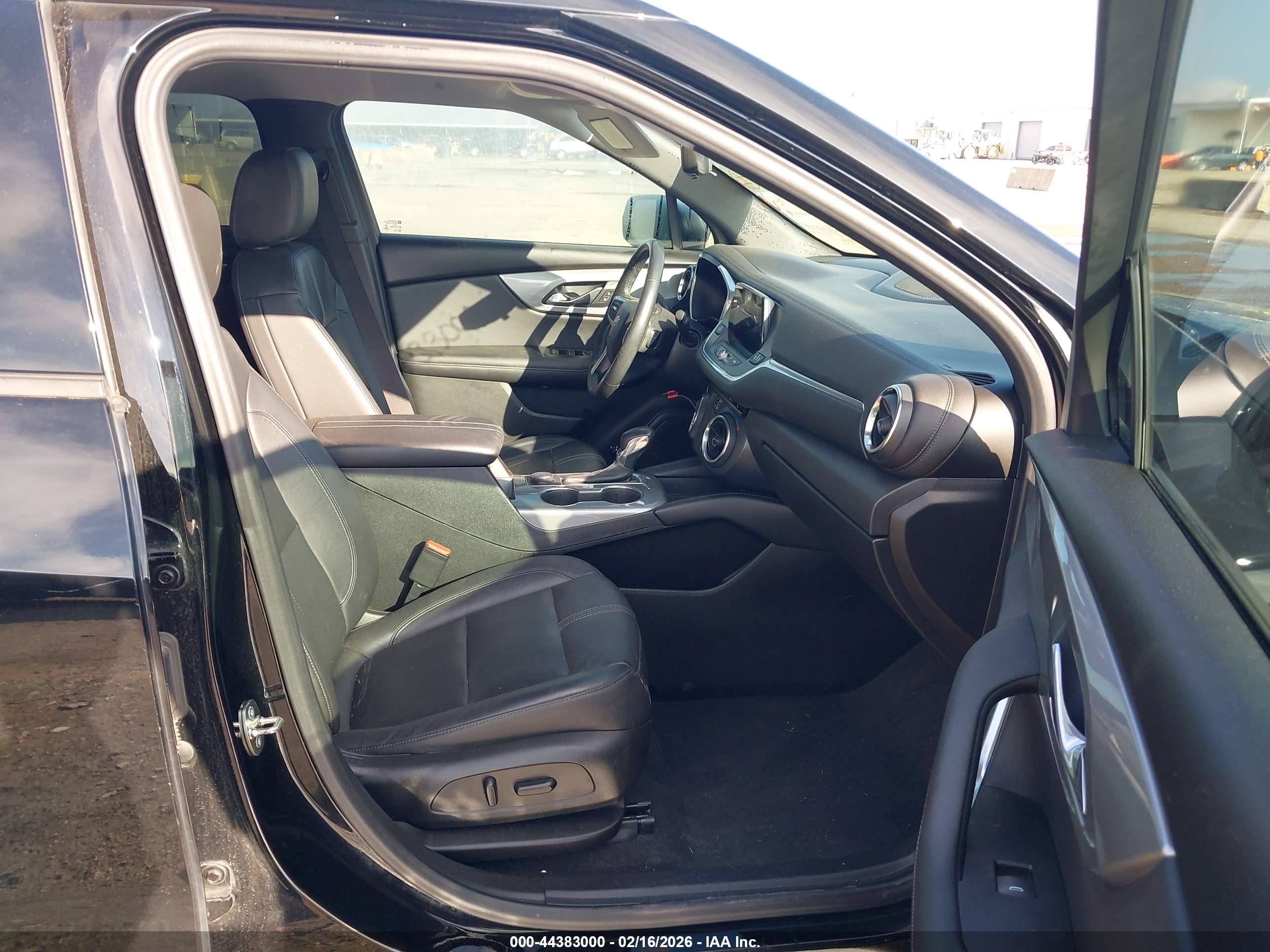 CHEVROLET BLAZER image 5