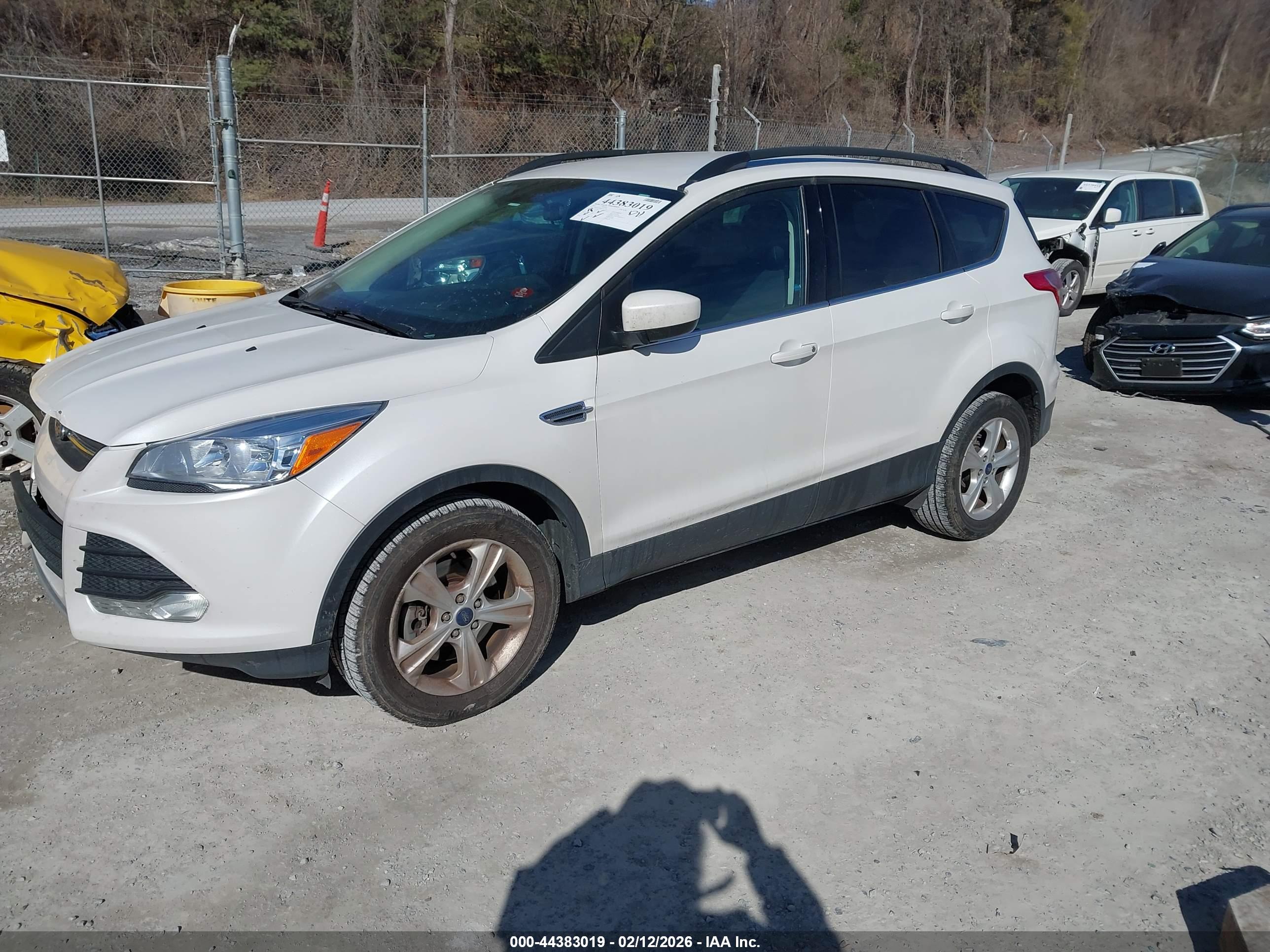 FORD ESCAPE image 2