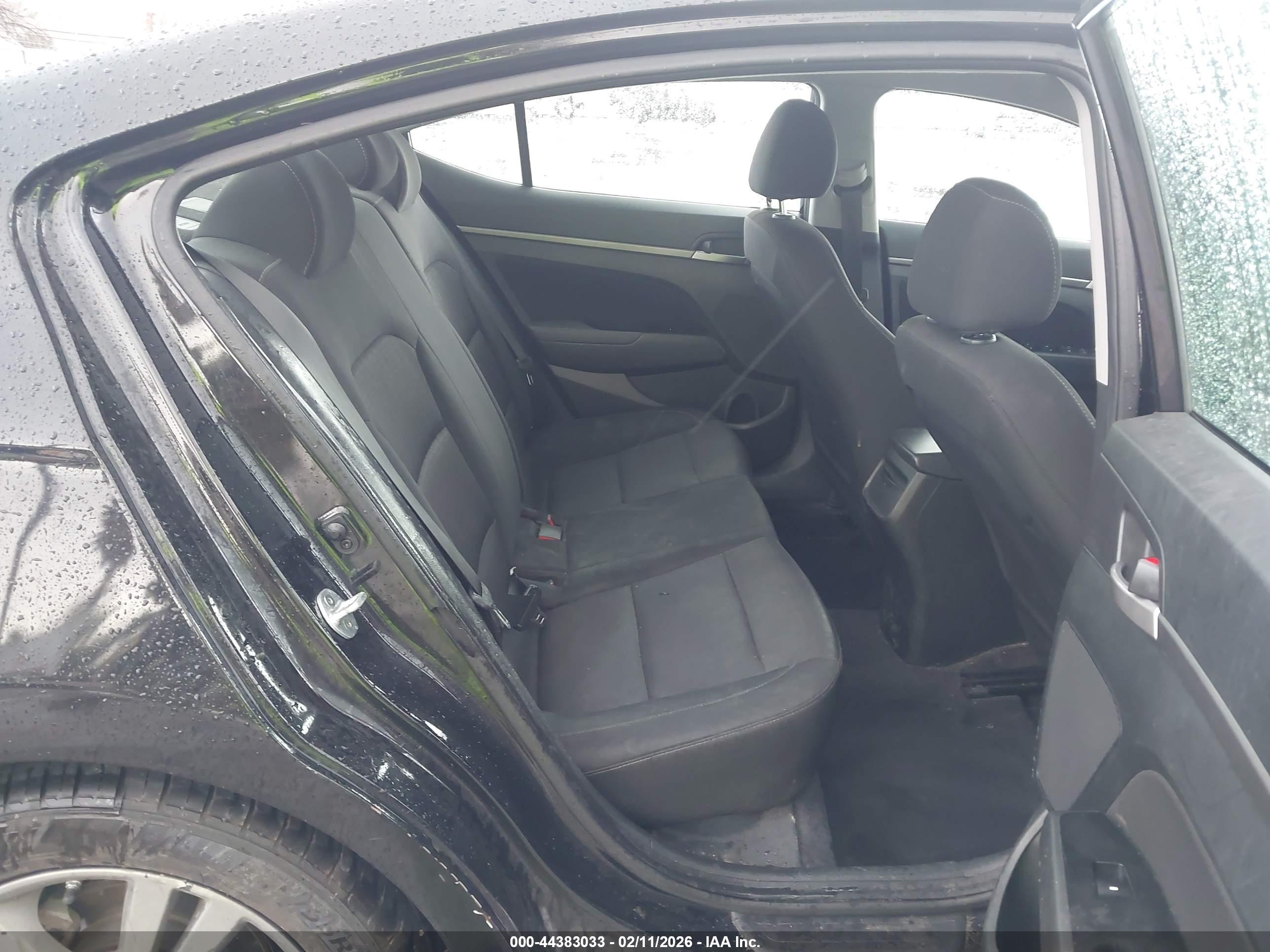 HYUNDAI ELANTRA image 8