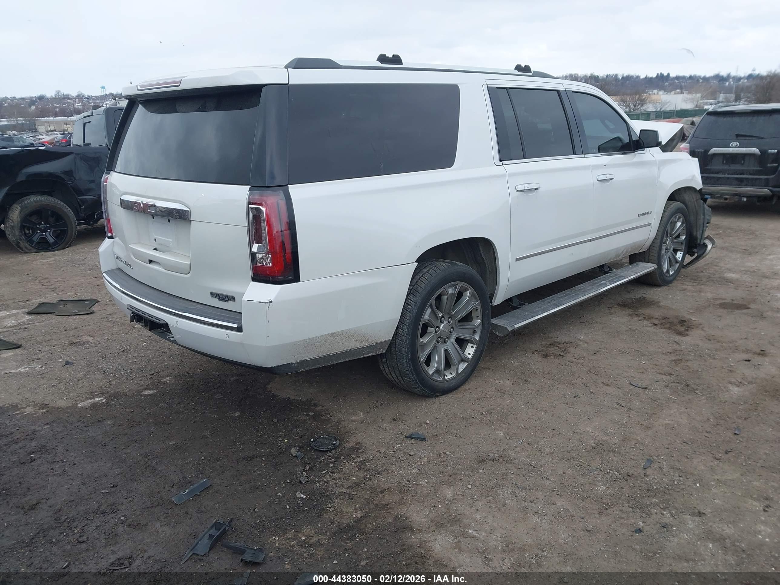 GMC YUKON image 4