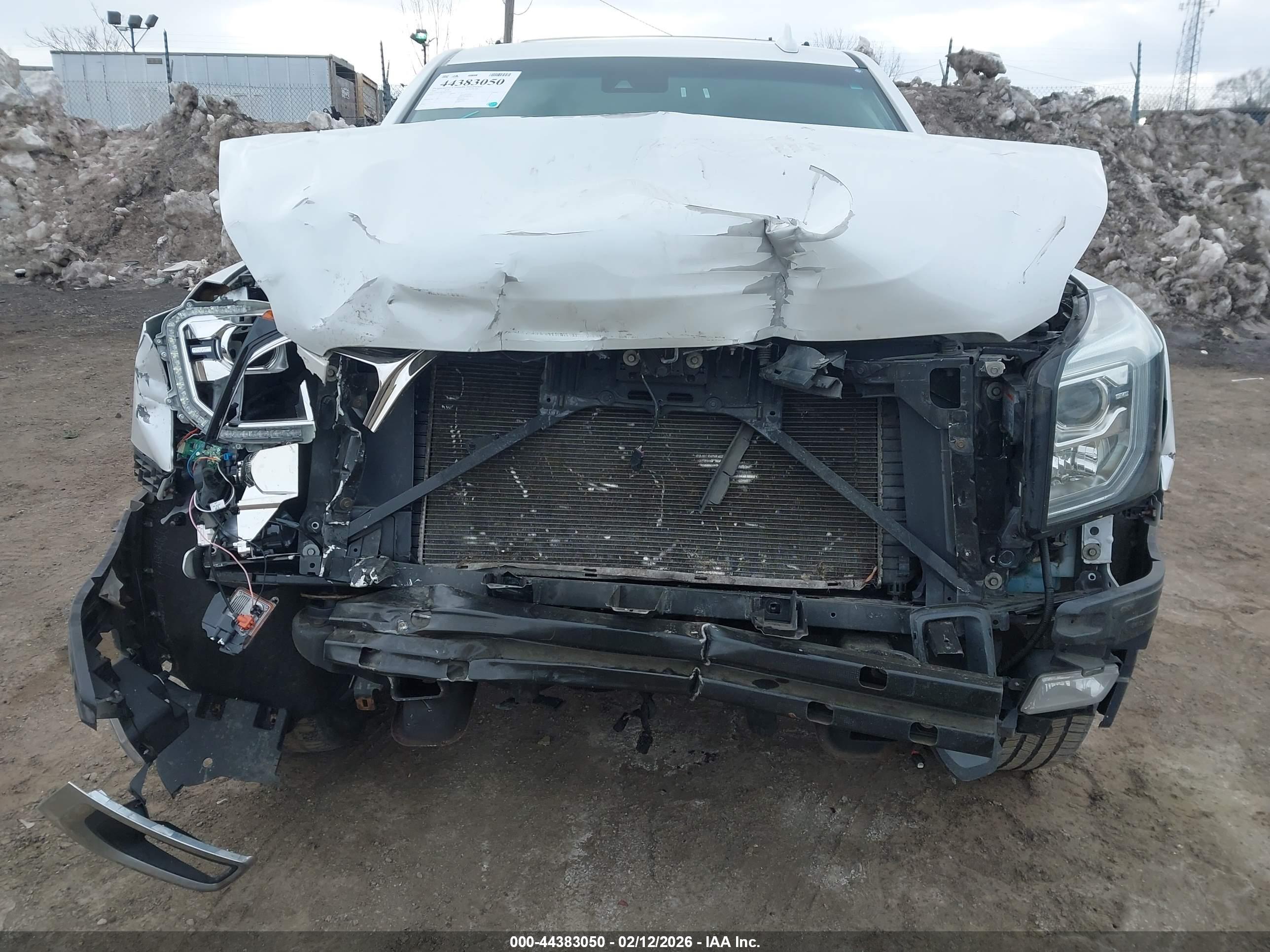 GMC YUKON image 6