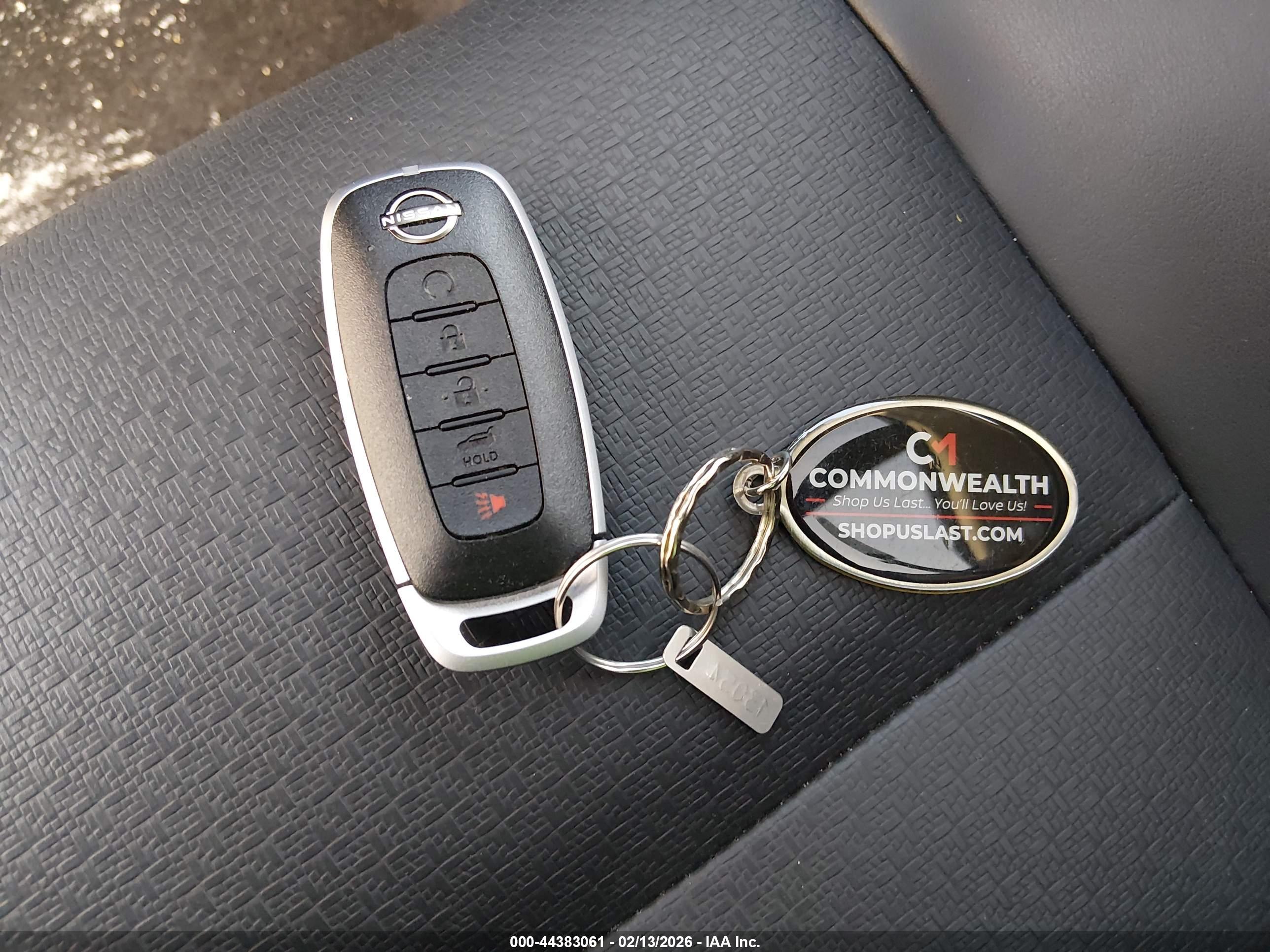 NISSAN ROGUE image 11