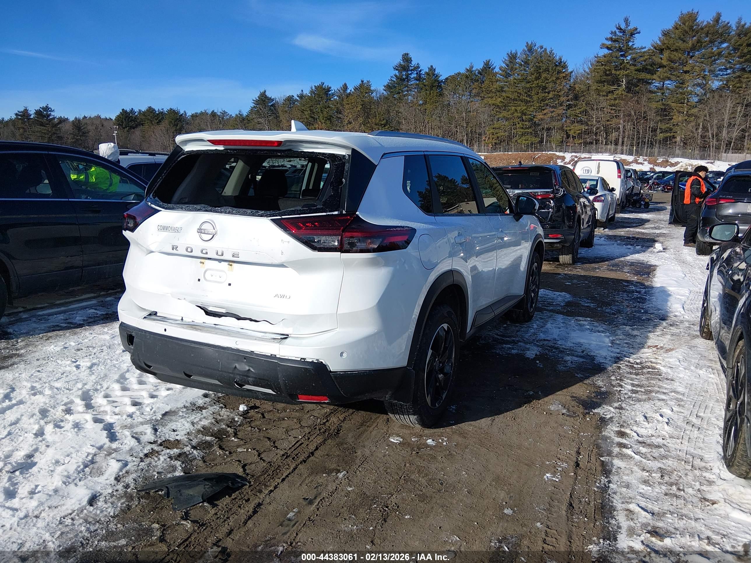 NISSAN ROGUE image 4