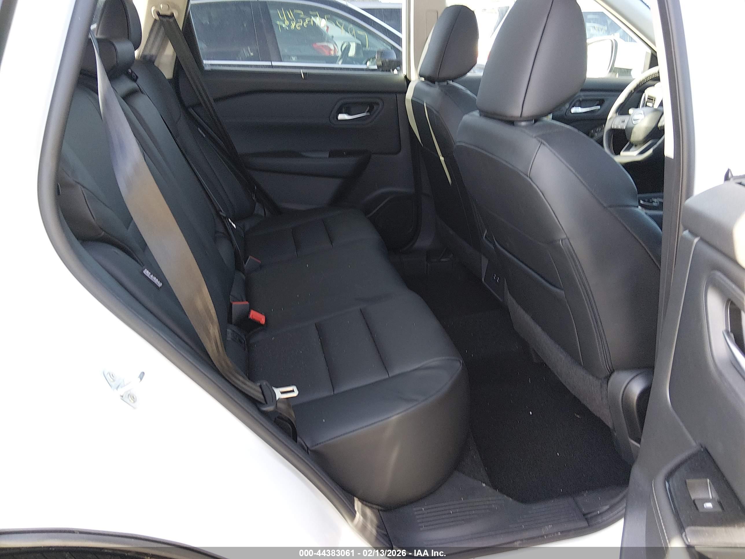 NISSAN ROGUE image 8