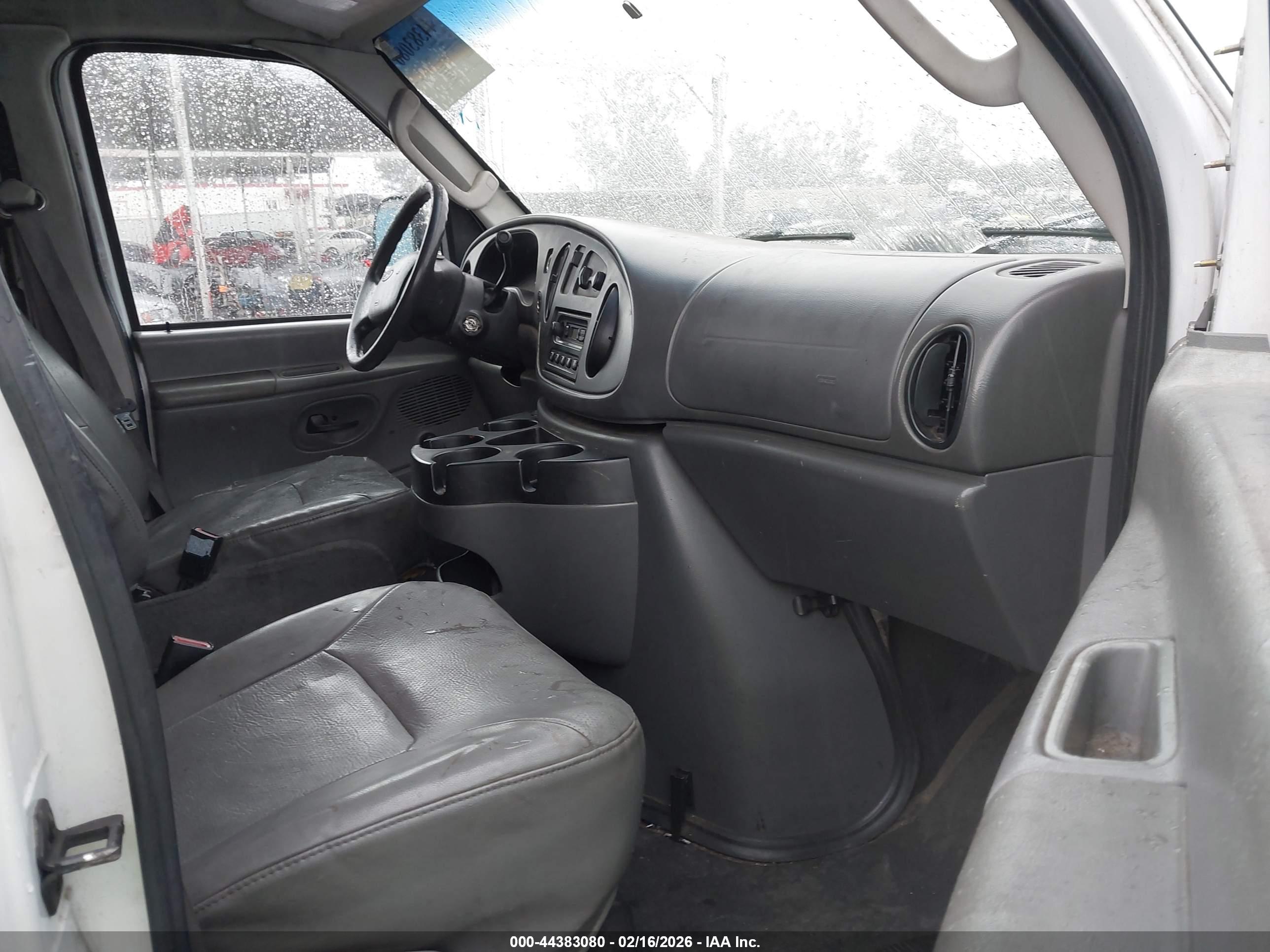 FORD E-250 image 5