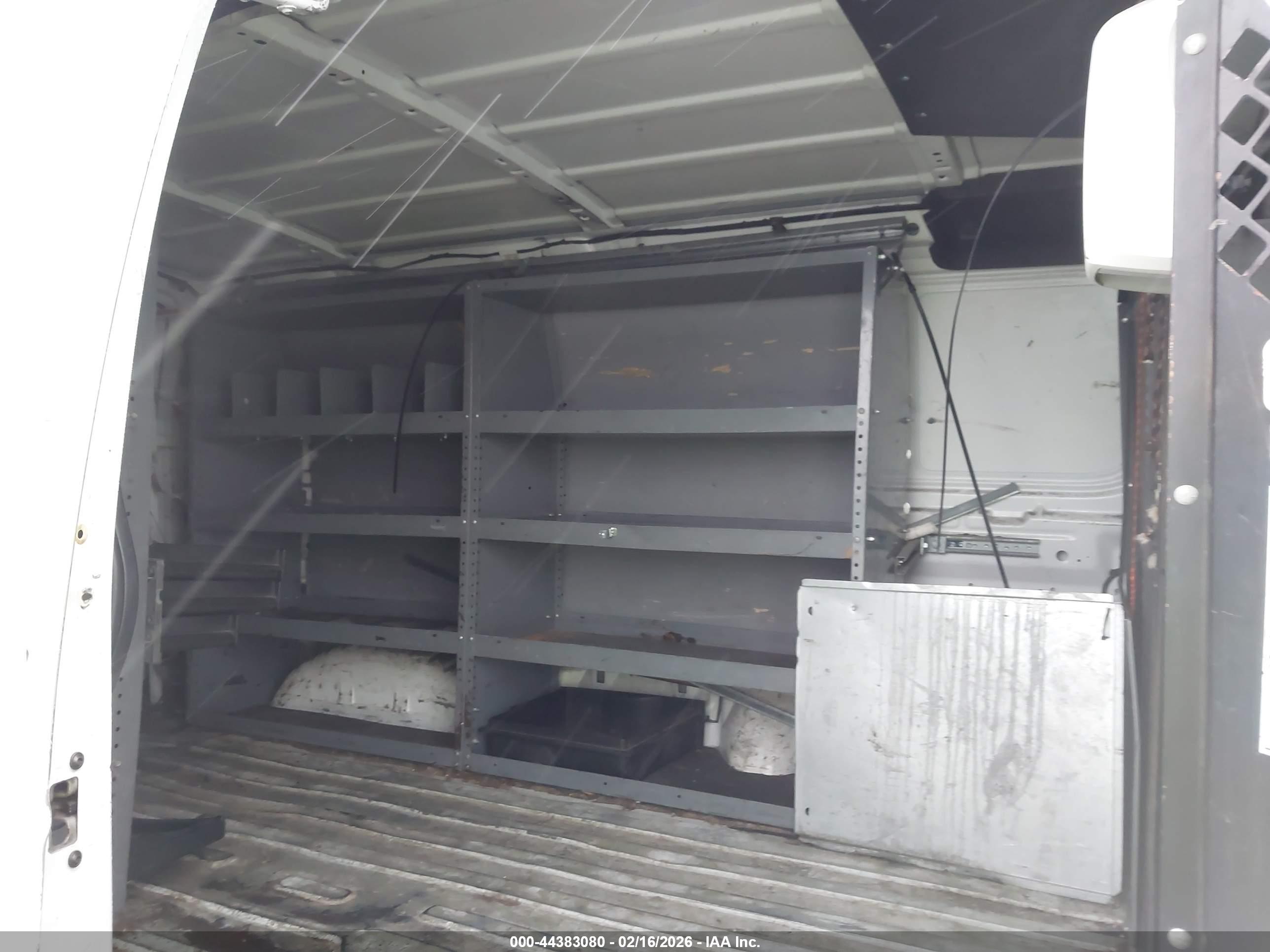 FORD E-250 image 8