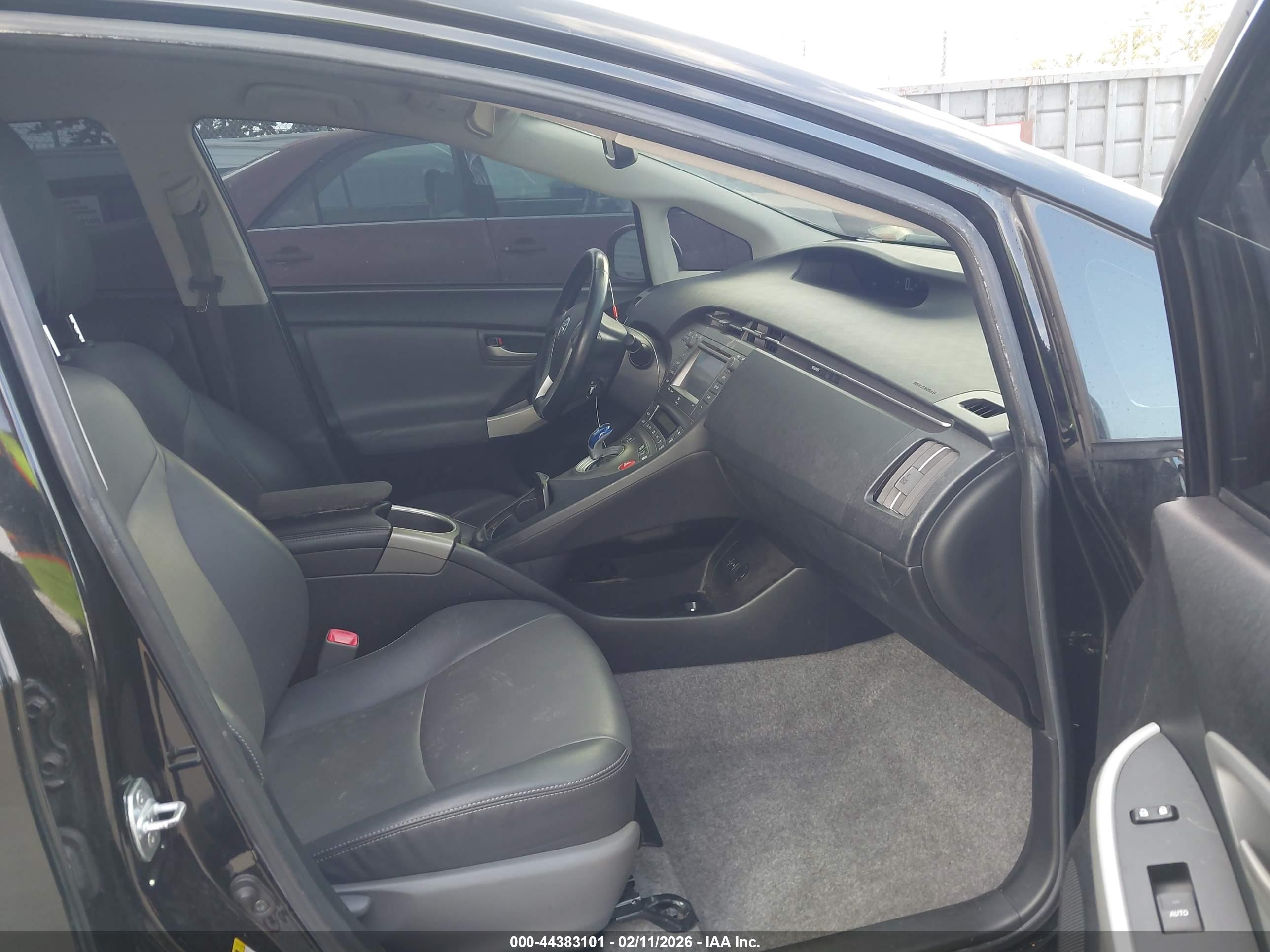 TOYOTA PRIUS image 5