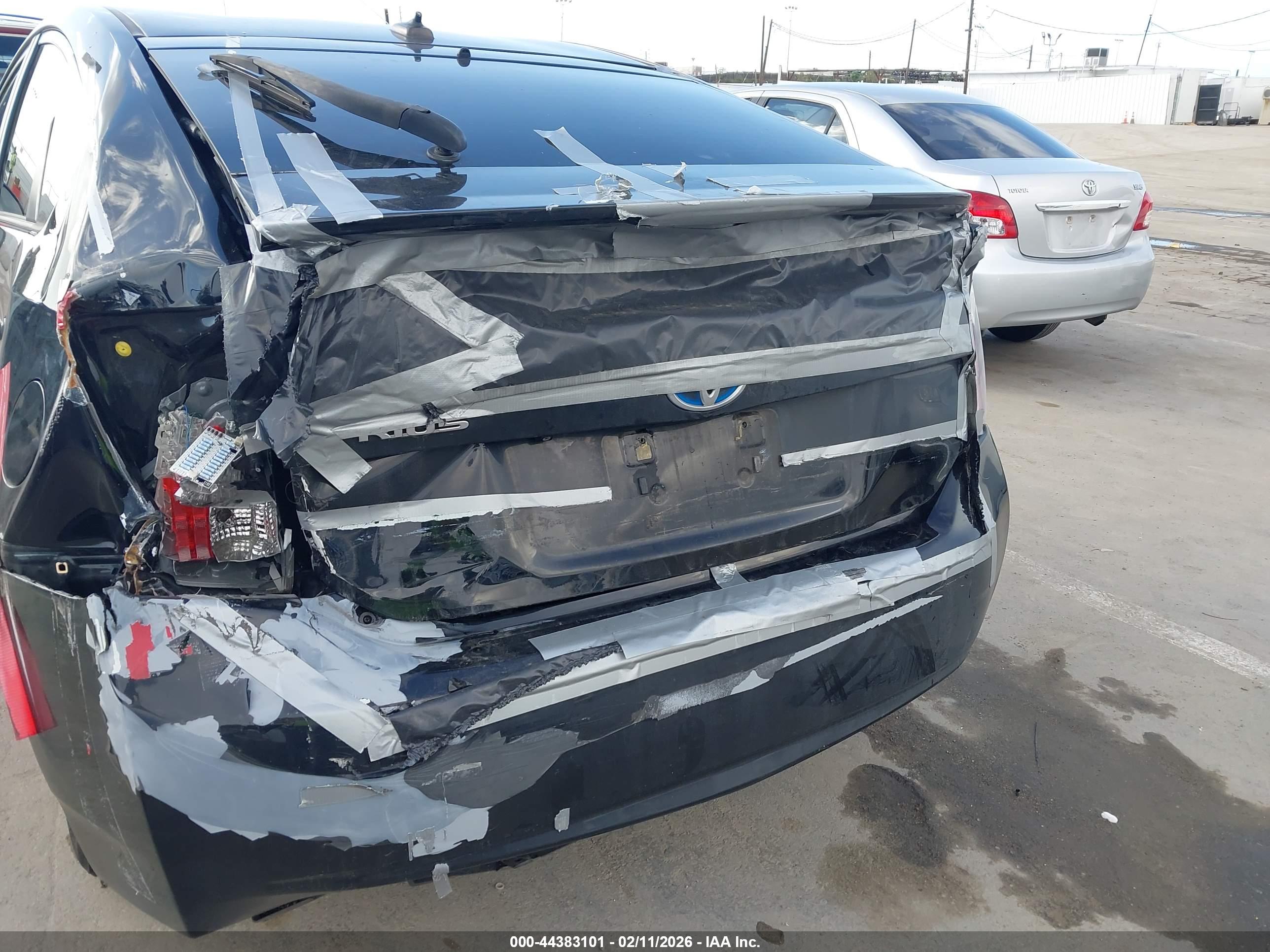 TOYOTA PRIUS image 6