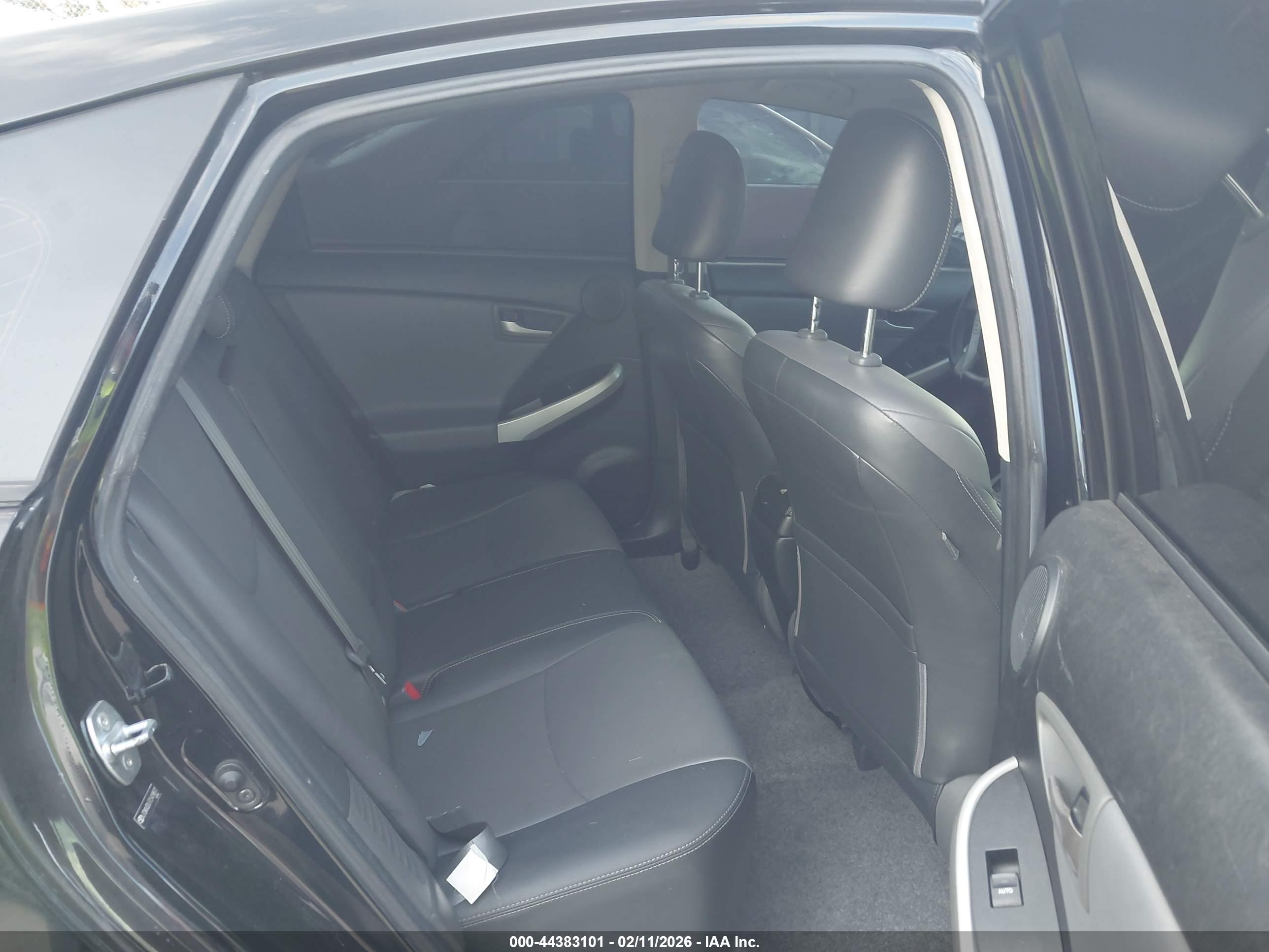 TOYOTA PRIUS image 8