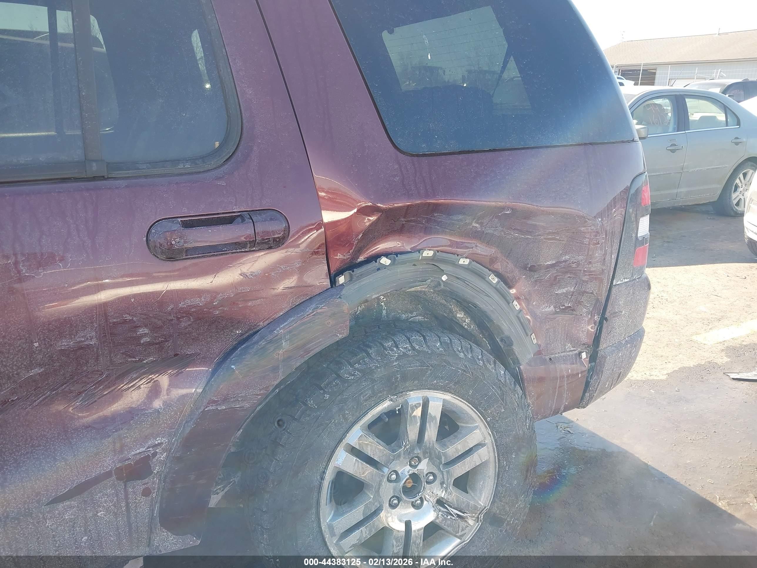 FORD EXPLORER image 6