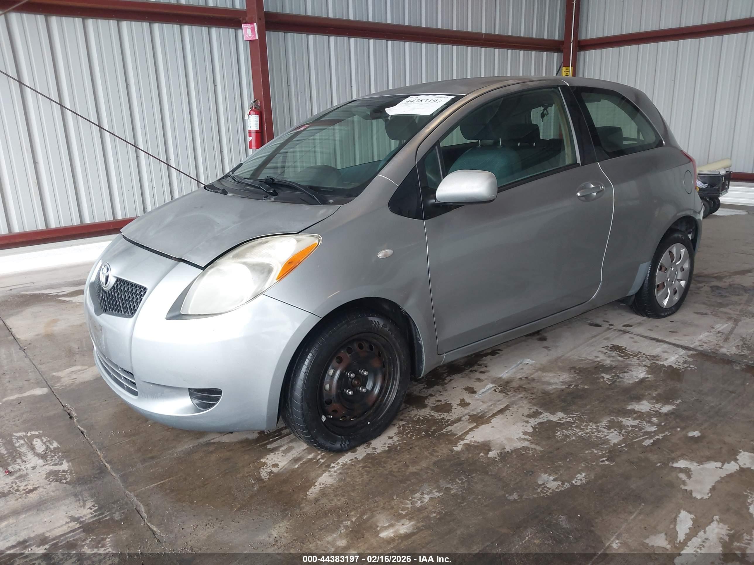 TOYOTA YARIS image 2