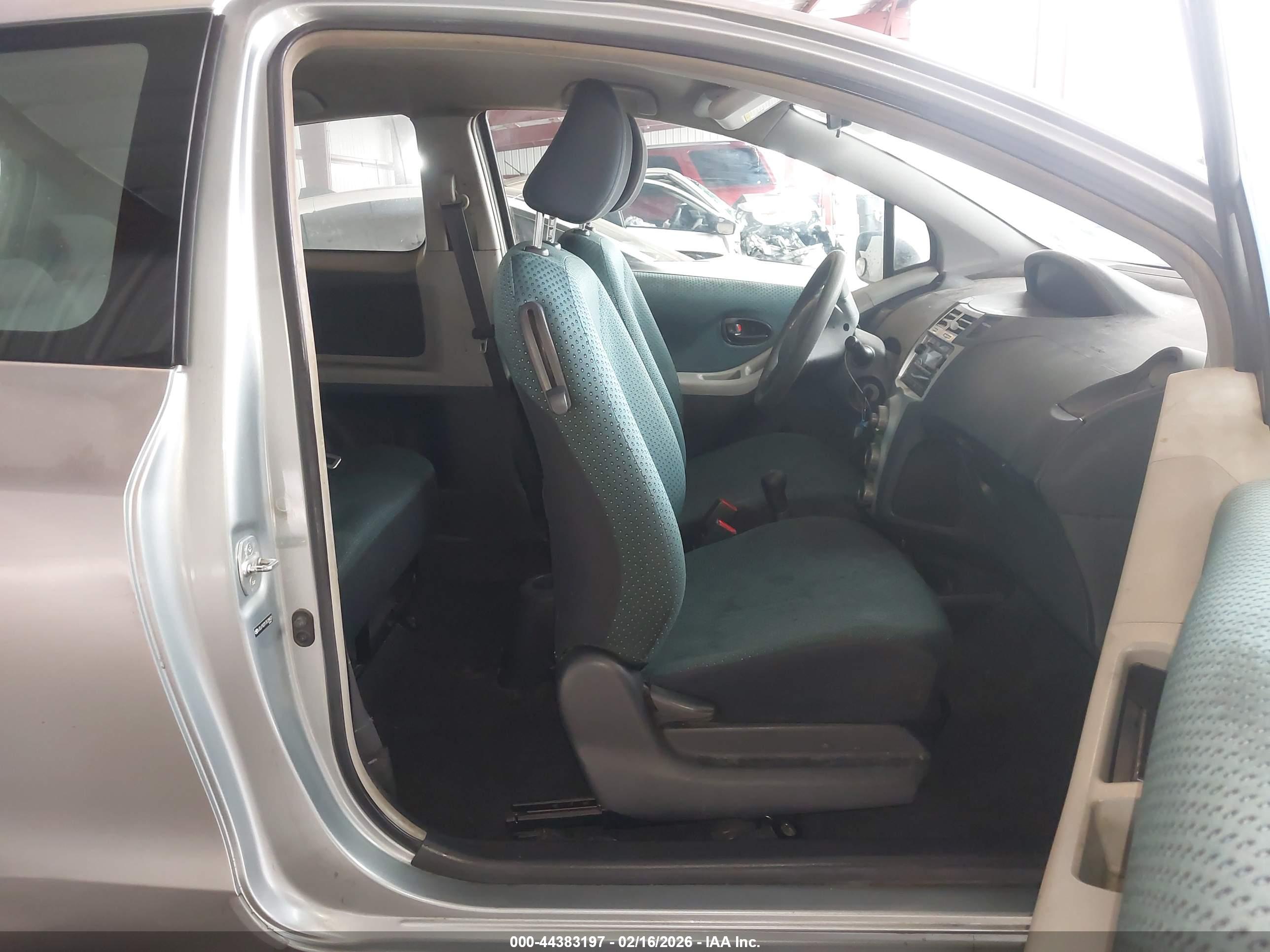 TOYOTA YARIS image 5