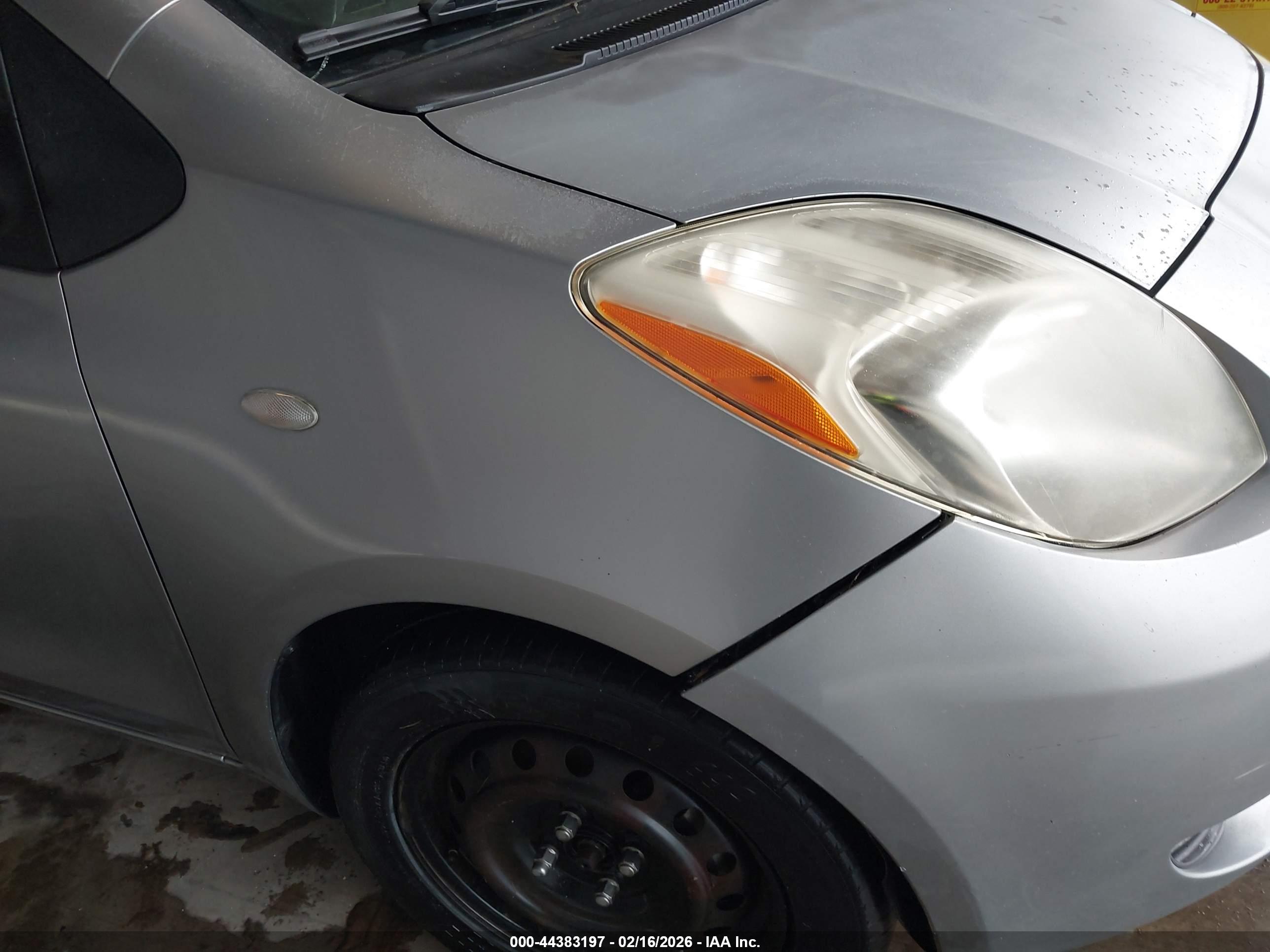 TOYOTA YARIS image 6