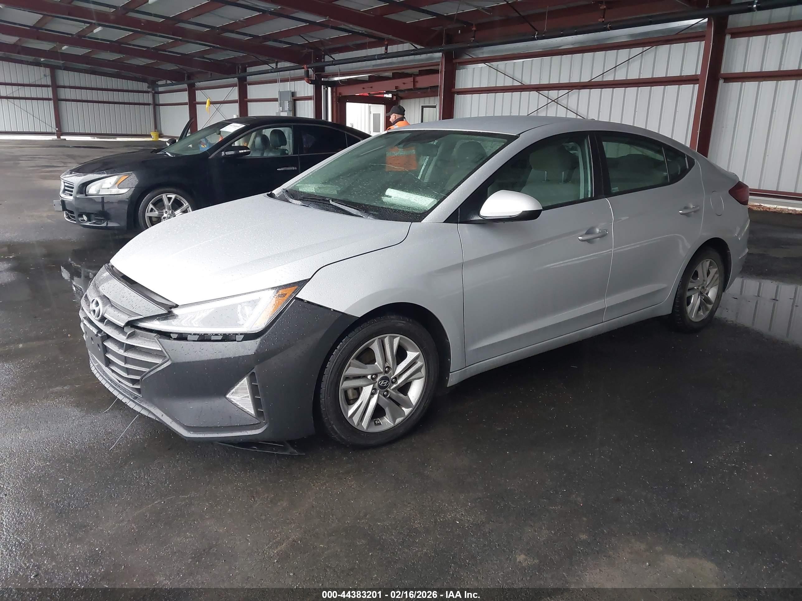 HYUNDAI ELANTRA image 2