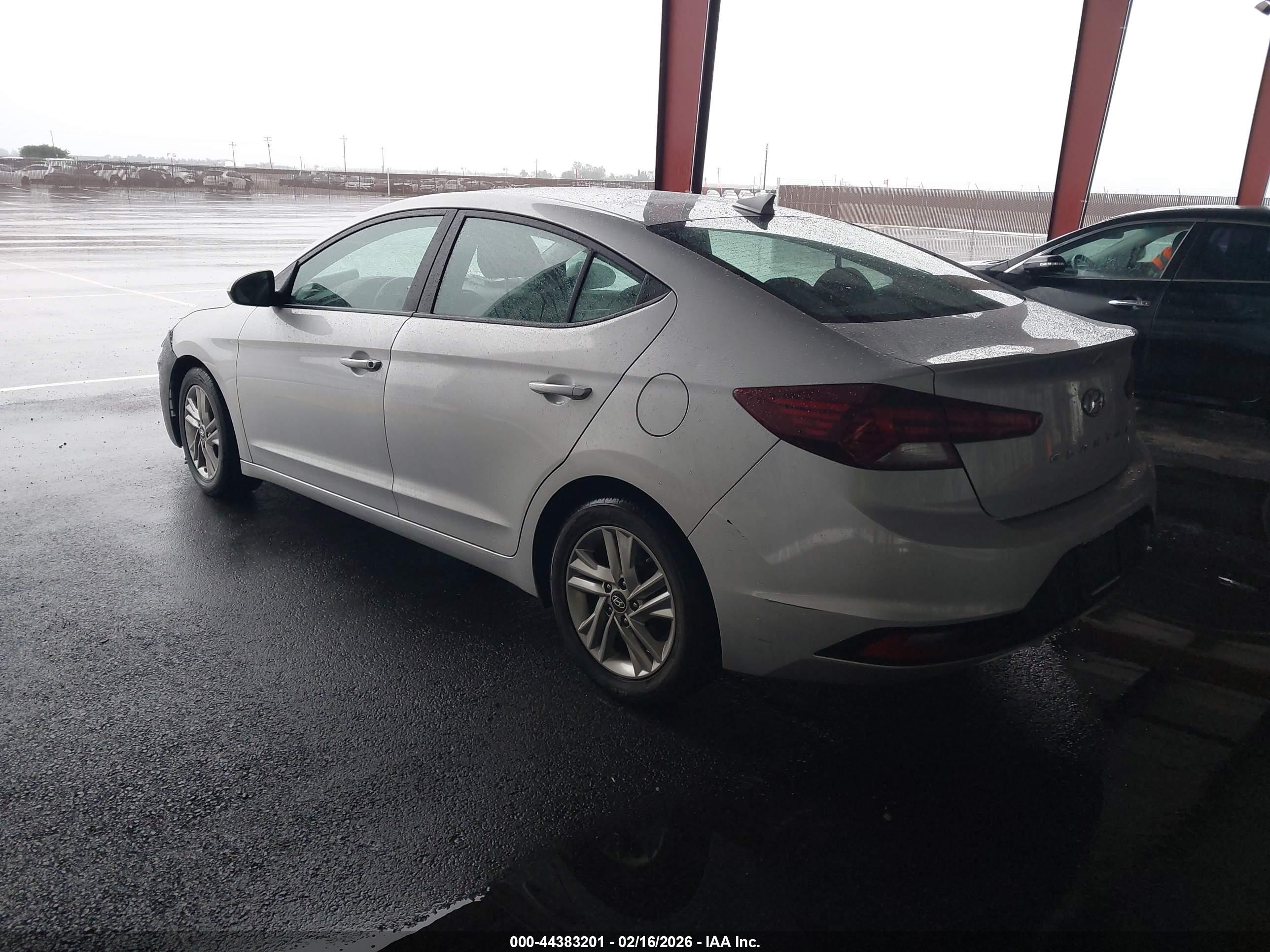 HYUNDAI ELANTRA image 3