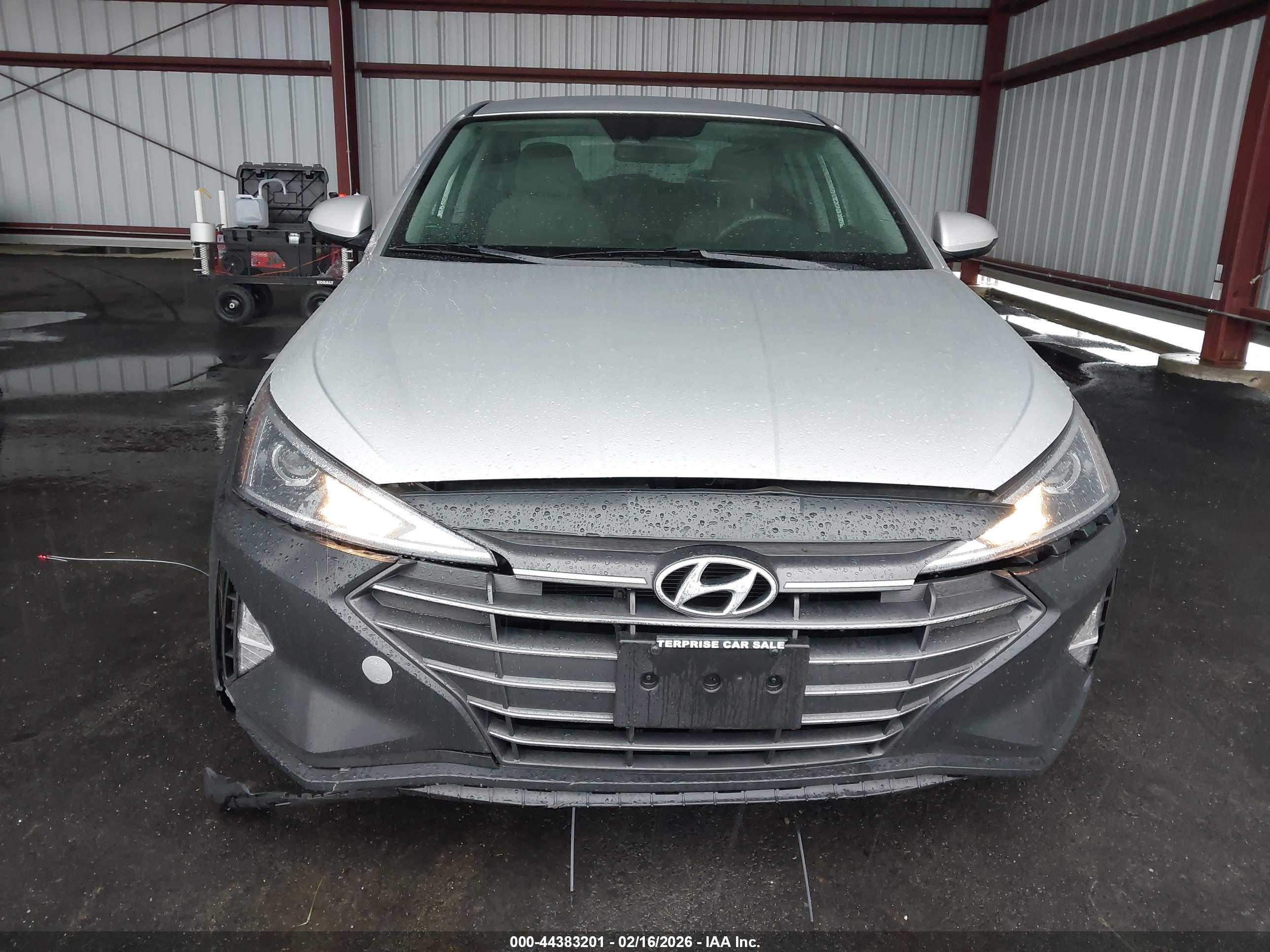 HYUNDAI ELANTRA image 6