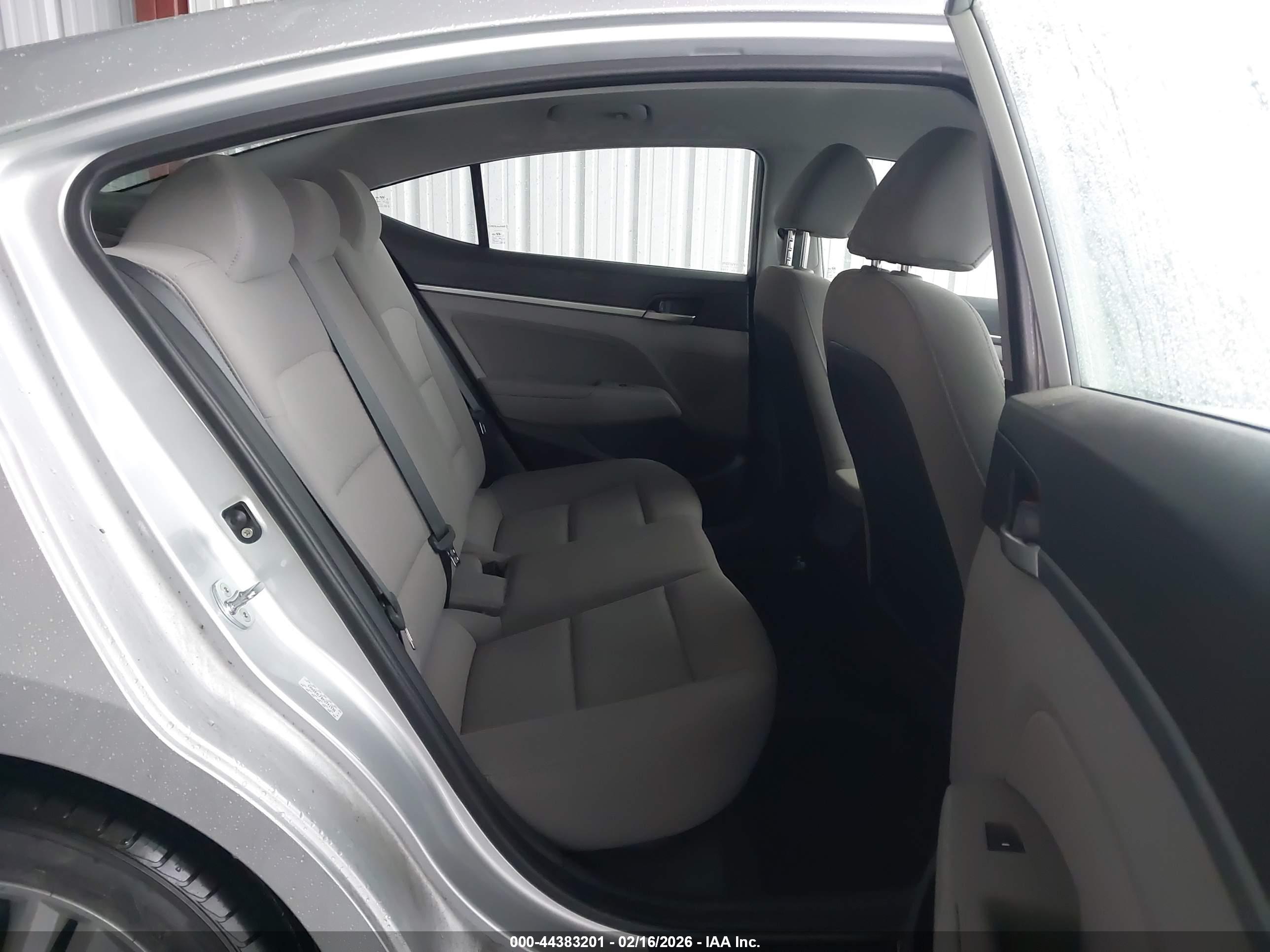HYUNDAI ELANTRA image 8