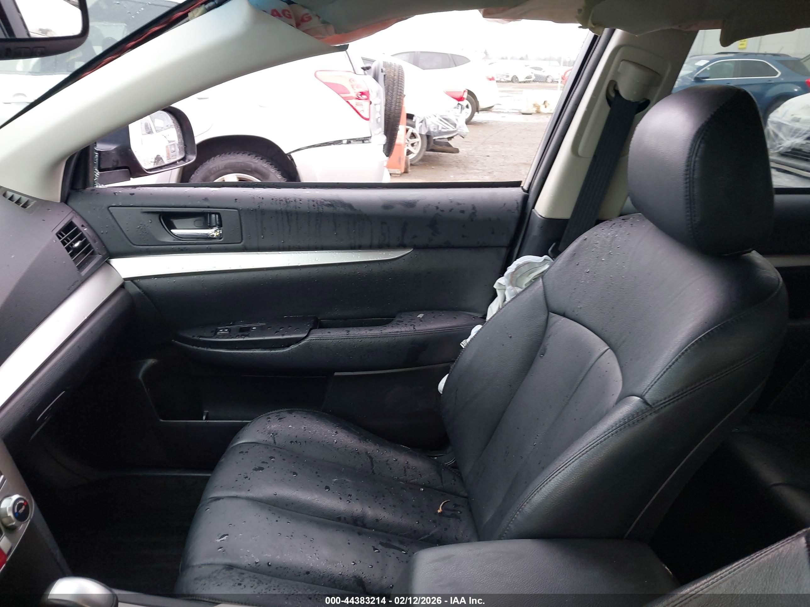 SUBARU OUTBACK image 5