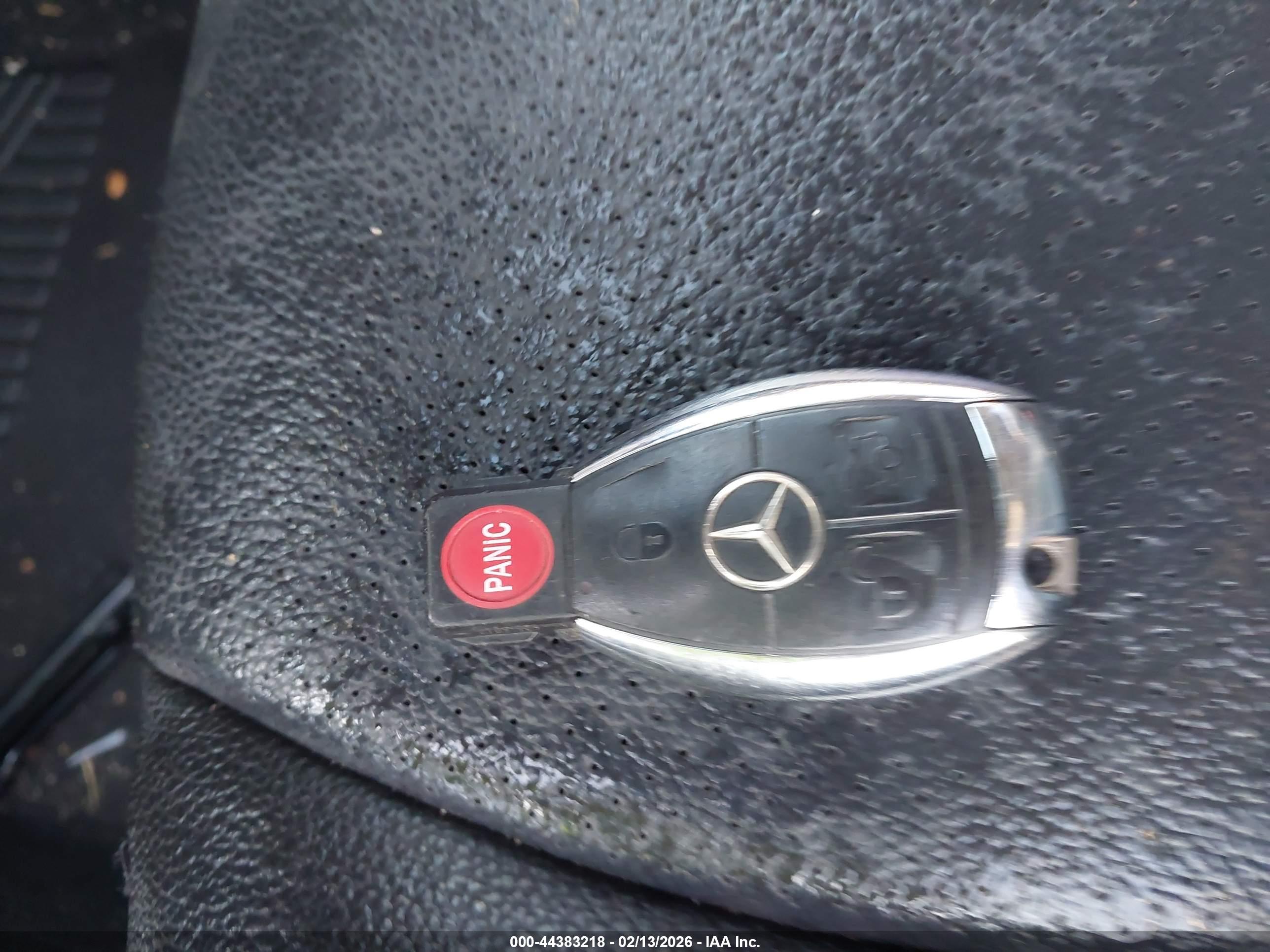 MERCEDES-BENZ E image 11