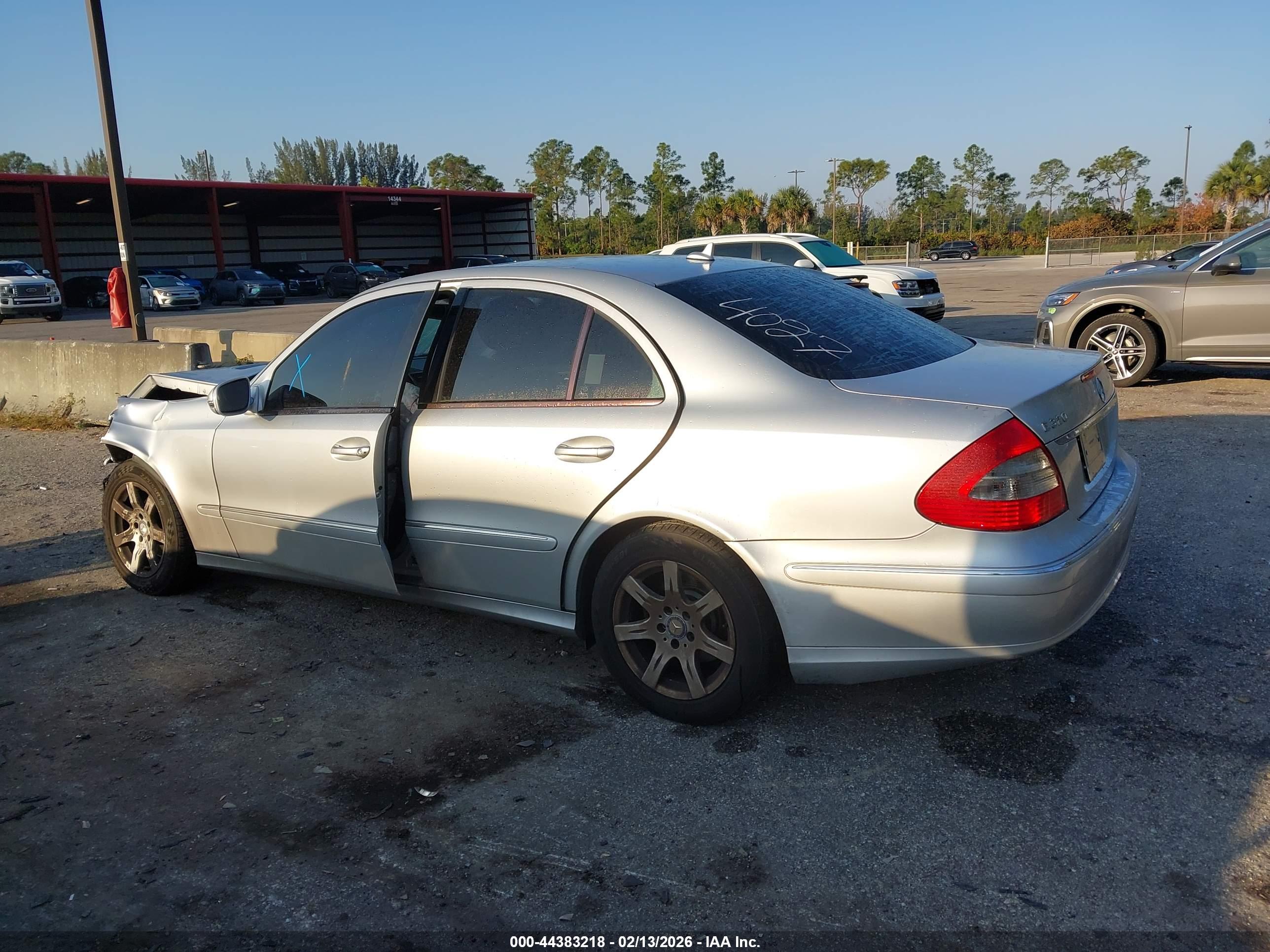 MERCEDES-BENZ E image 3